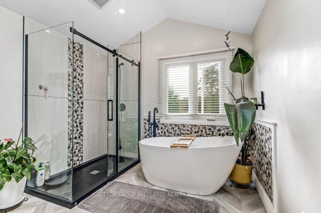Photo 16 of 406 Hartson Road, London, North O — HOMEH