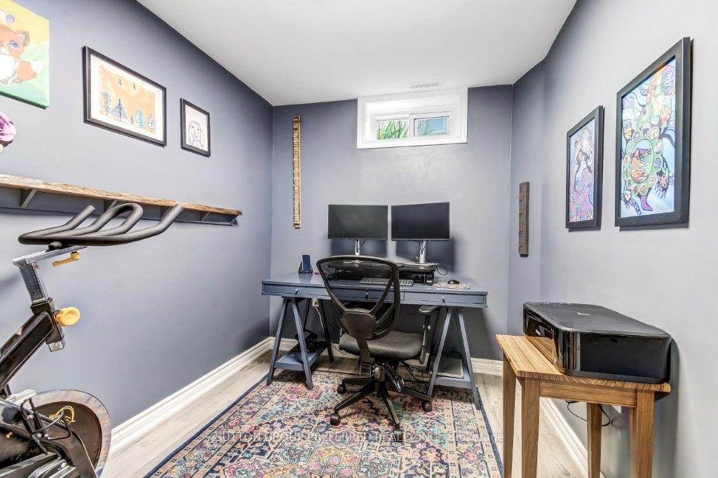 Photo 20 of 406 Hartson Road, London, North O — HOMEH