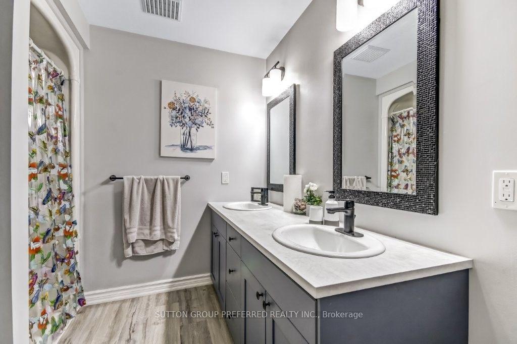 Photo 24 of 406 Hartson Road, London, North O — HOMEH