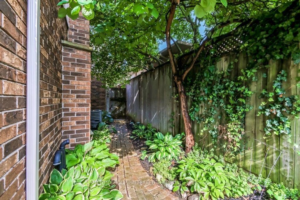 Photo 27 of 406 Hartson Road, London, North O — HOMEH