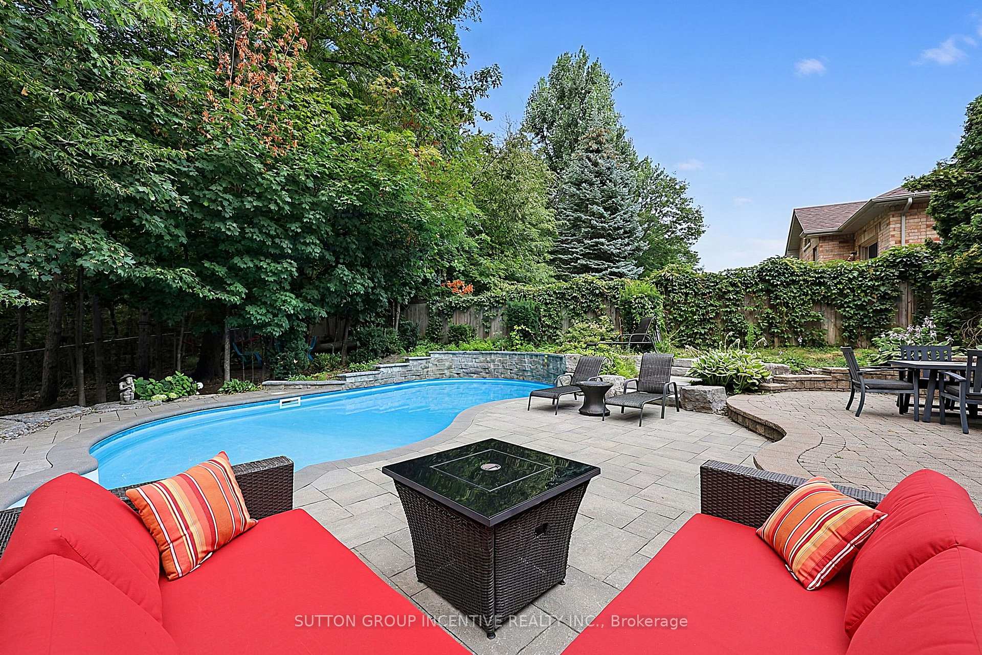 Photo 9 of 102 Cumming Drive, Barrie, Ardagh — HOMEH