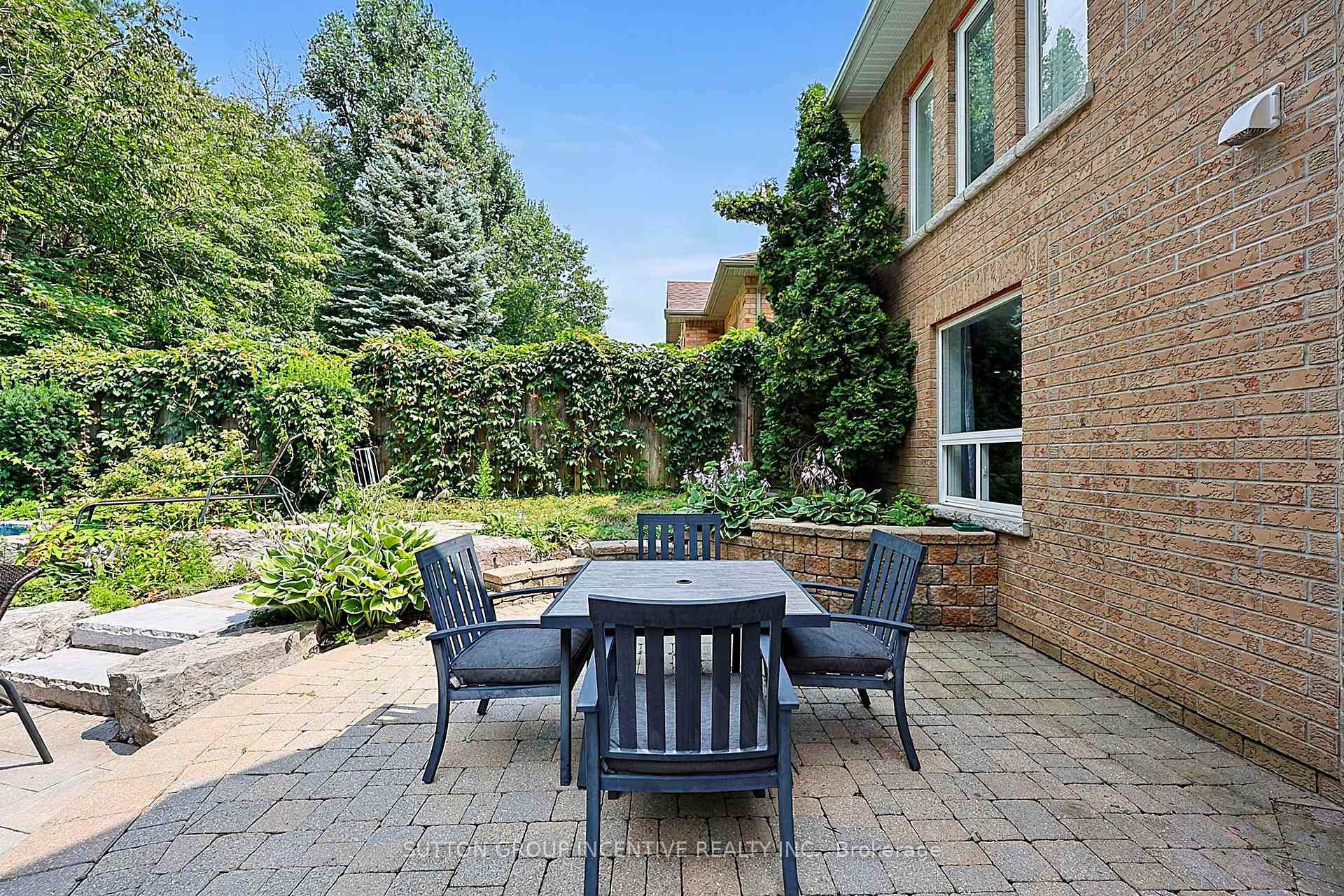 Photo 11 of 102 Cumming Drive, Barrie, Ardagh — HOMEH