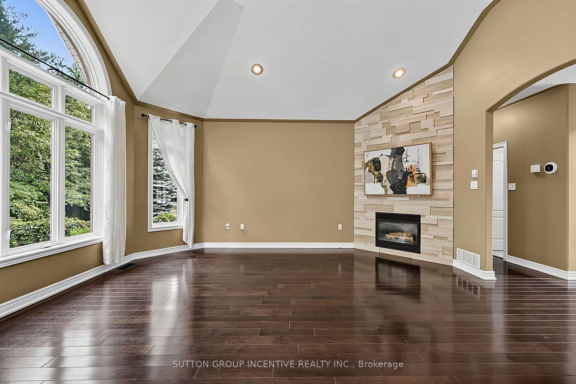 Photo 20 of 102 Cumming Drive, Barrie, Ardagh — HOMEH