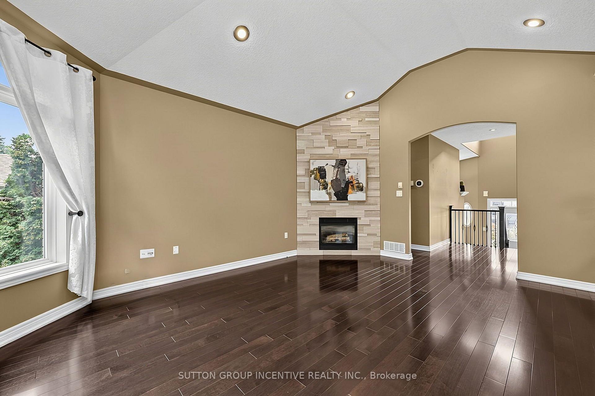 Photo 21 of 102 Cumming Drive, Barrie, Ardagh — HOMEH