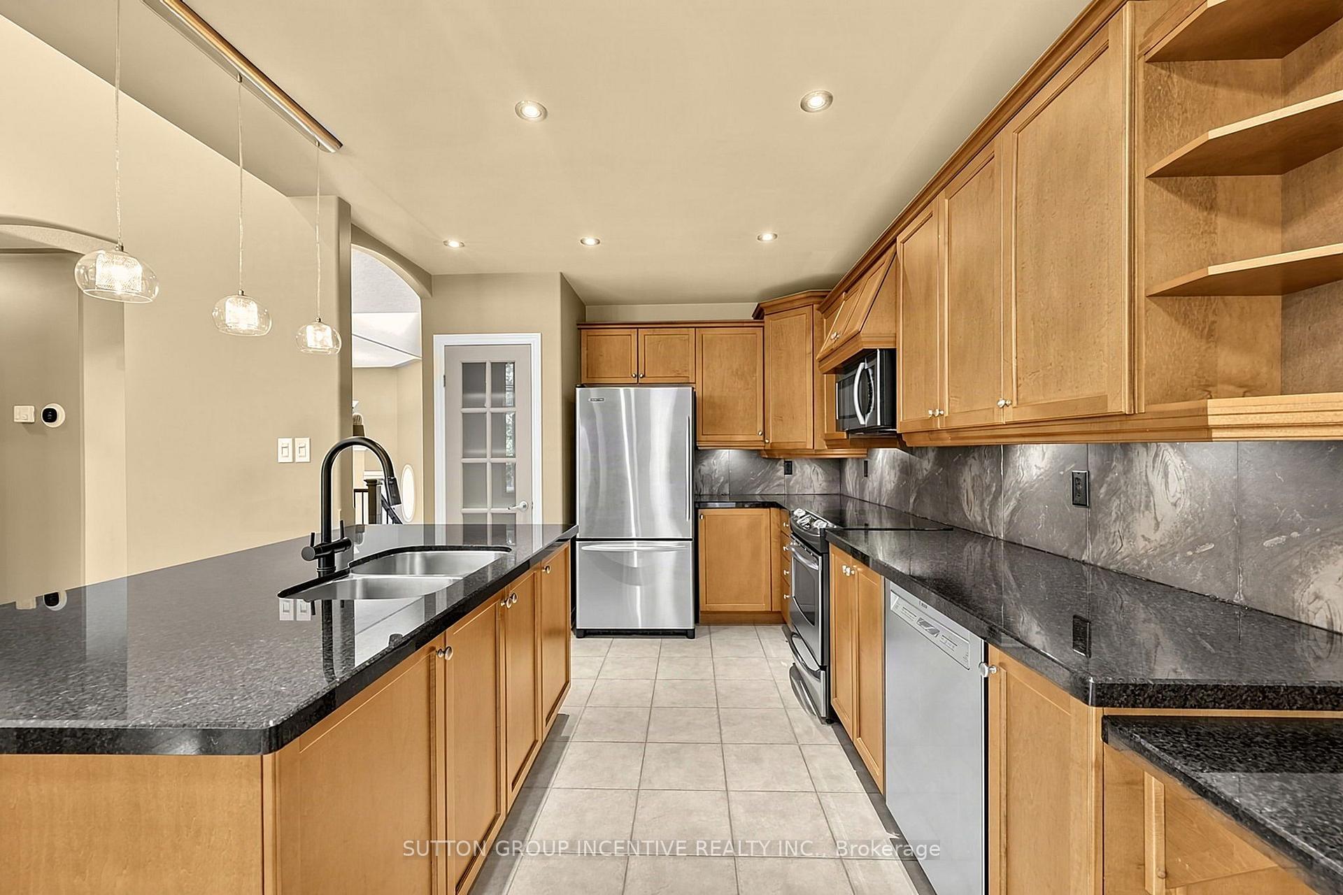 Photo 25 of 102 Cumming Drive, Barrie, Ardagh — HOMEH