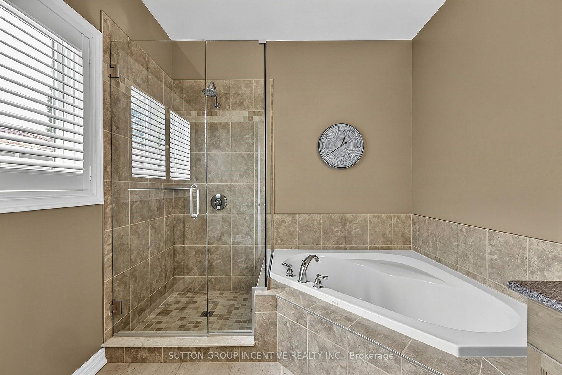 Photo 32 of 102 Cumming Drive, Barrie, Ardagh — HOMEH