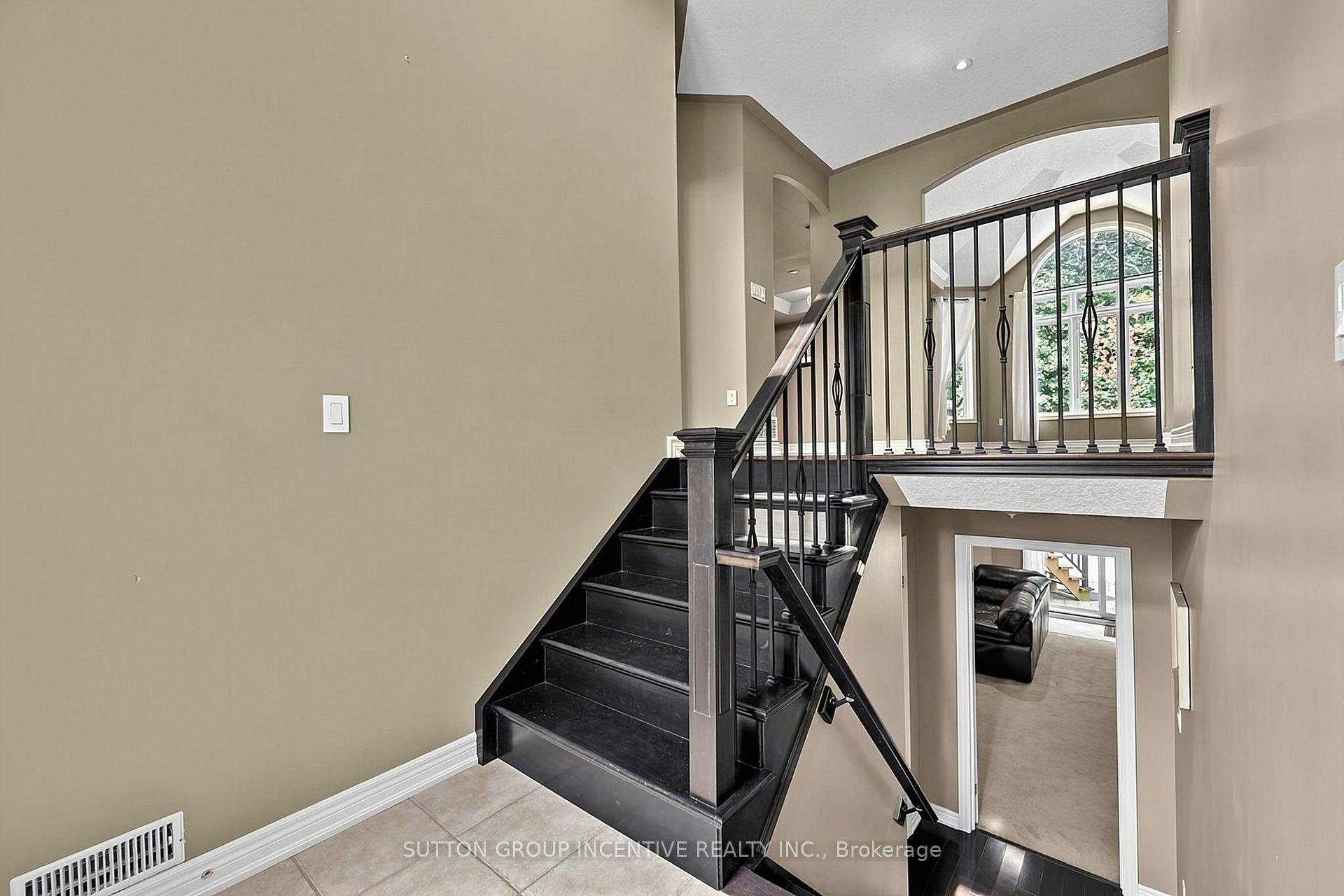 Photo 37 of 102 Cumming Drive, Barrie, Ardagh — HOMEH