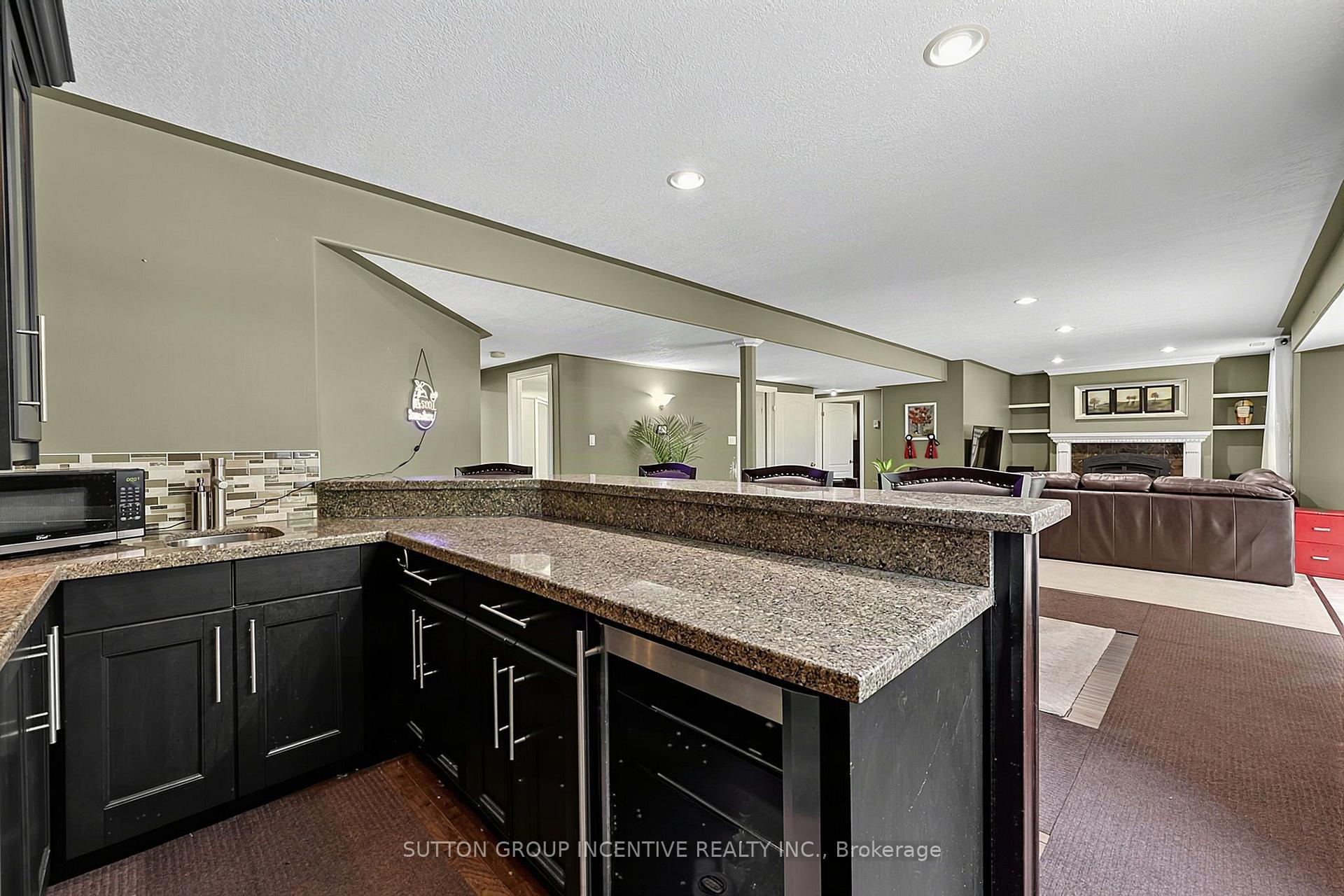 Photo 44 of 102 Cumming Drive, Barrie, Ardagh — HOMEH