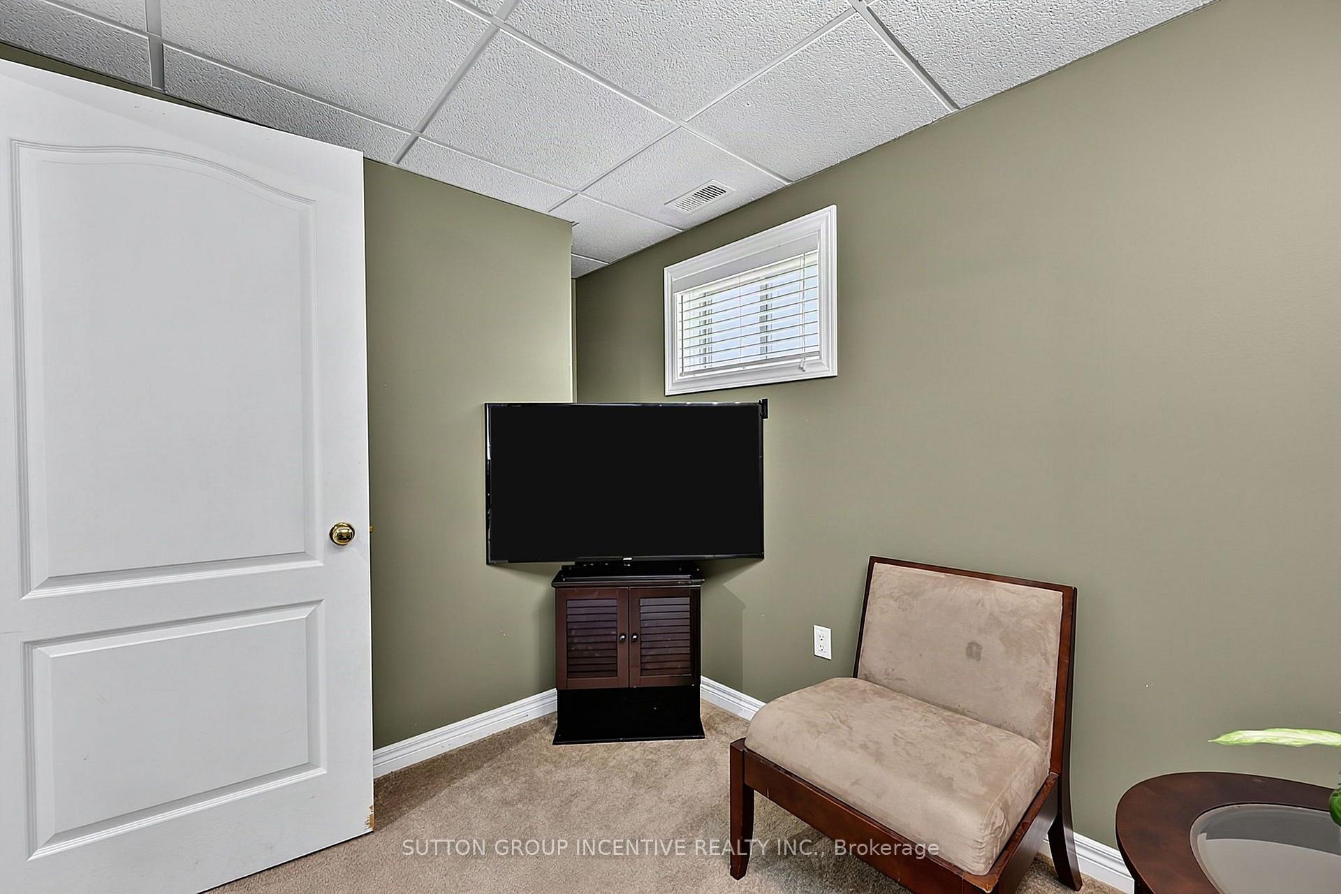 Photo 48 of 102 Cumming Drive, Barrie, Ardagh — HOMEH