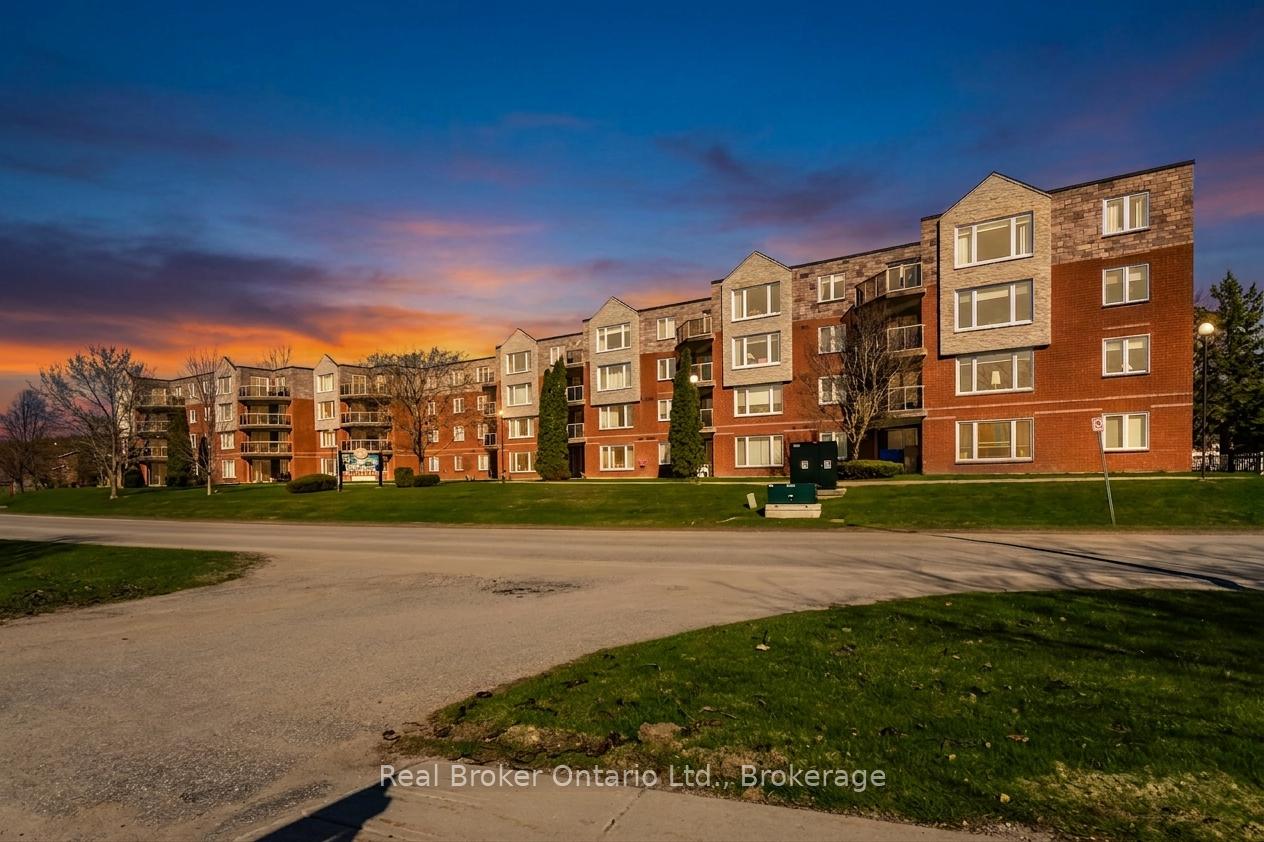 Photo 3 of Unit 402, 11 Beck Boulevard, Penetanguishene — HOMEH