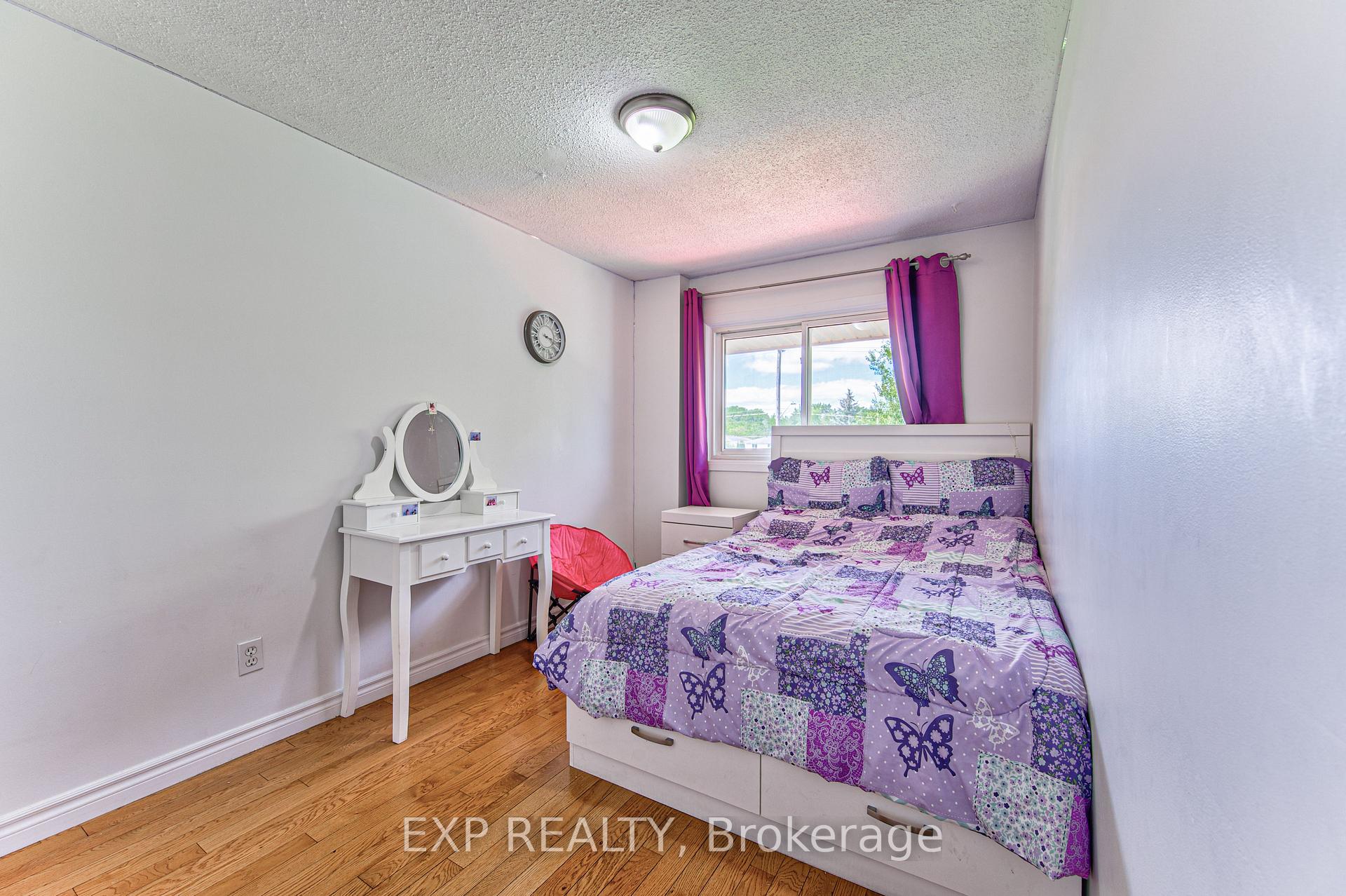 Photo 13 of 98 Monteagle Crescent, Kitchener, Highland West — HOMEH