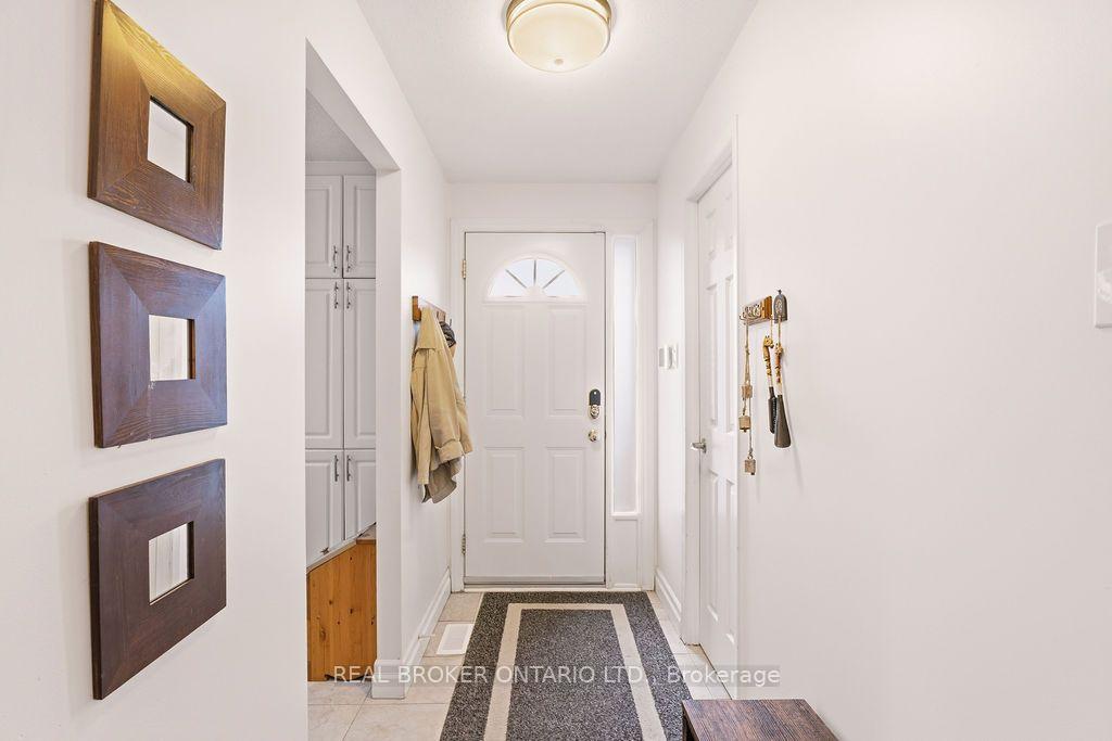 Photo 3 of 1699E Lamoureux Drive, Ottawa, Queenswood Heights South — HOMEH