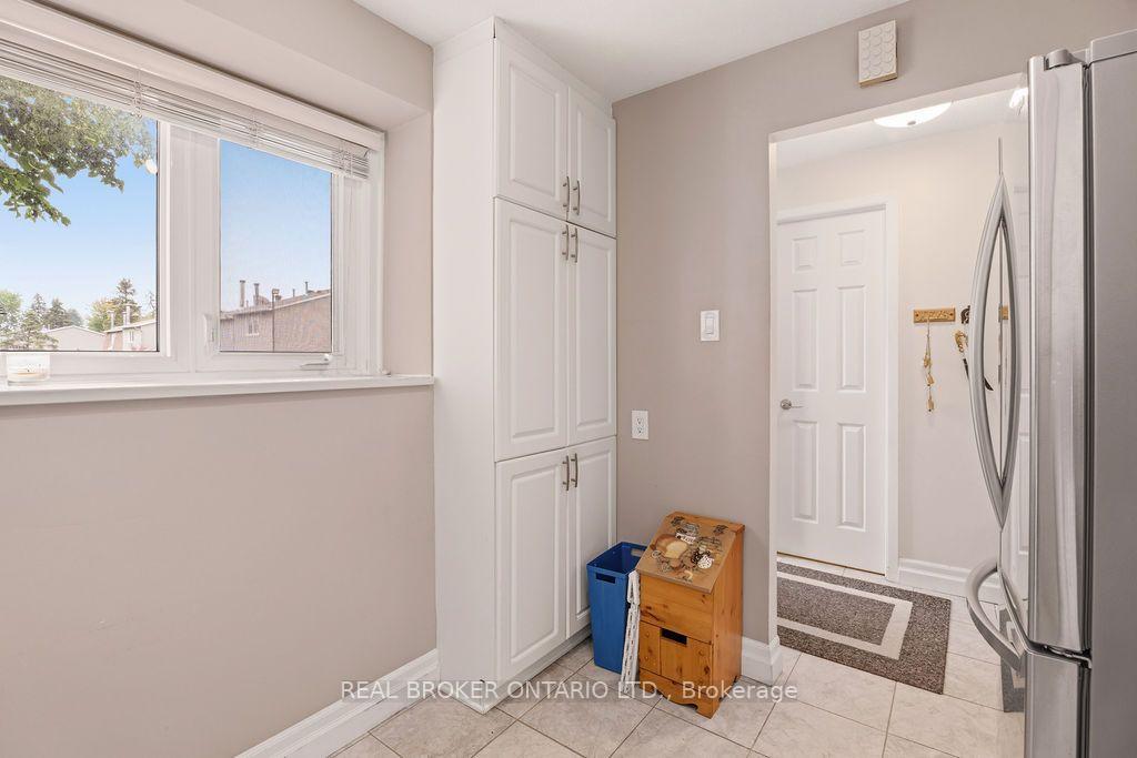 Photo 7 of 1699E Lamoureux Drive, Ottawa, Queenswood Heights South — HOMEH