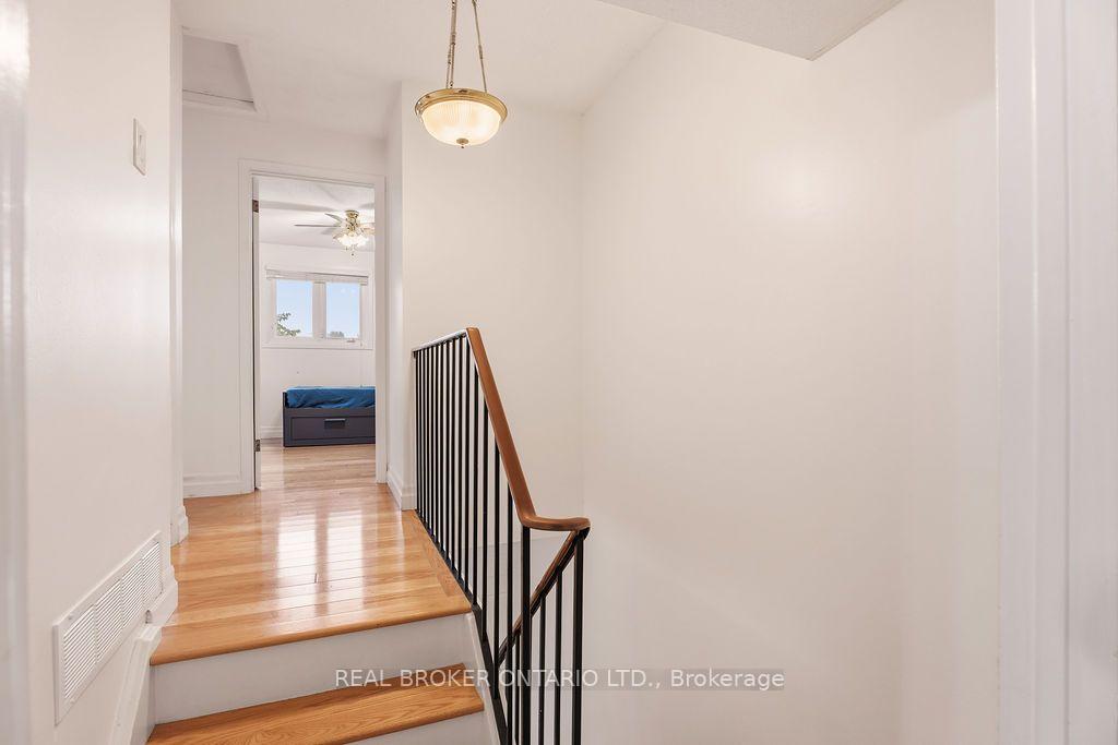 Photo 17 of 1699E Lamoureux Drive, Ottawa, Queenswood Heights South — HOMEH