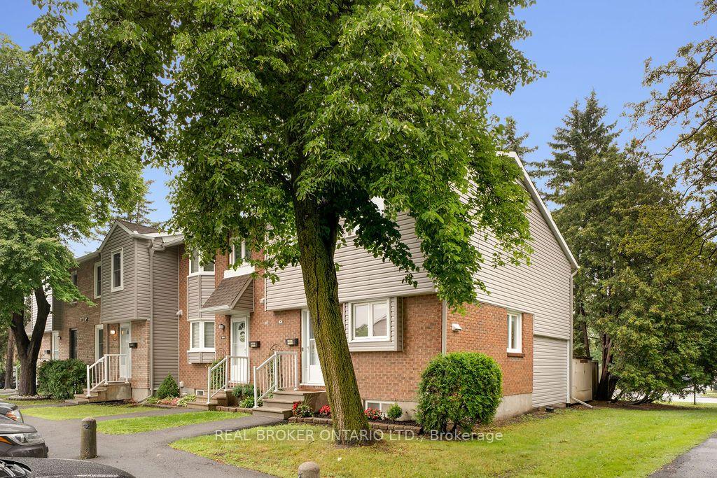 Photo 32 of 1699E Lamoureux Drive, Ottawa, Queenswood Heights South — HOMEH