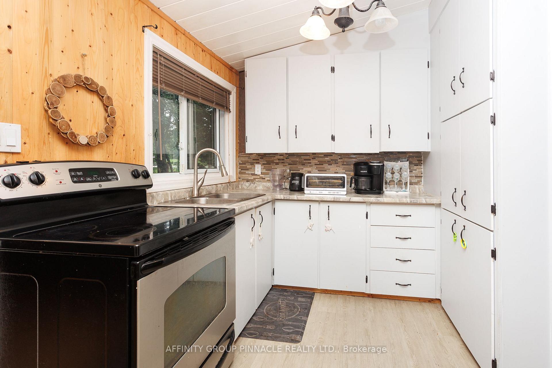 Photo 5 of 124 Cameron Drive, Kawartha Lakes, Fenelon — HOMEH