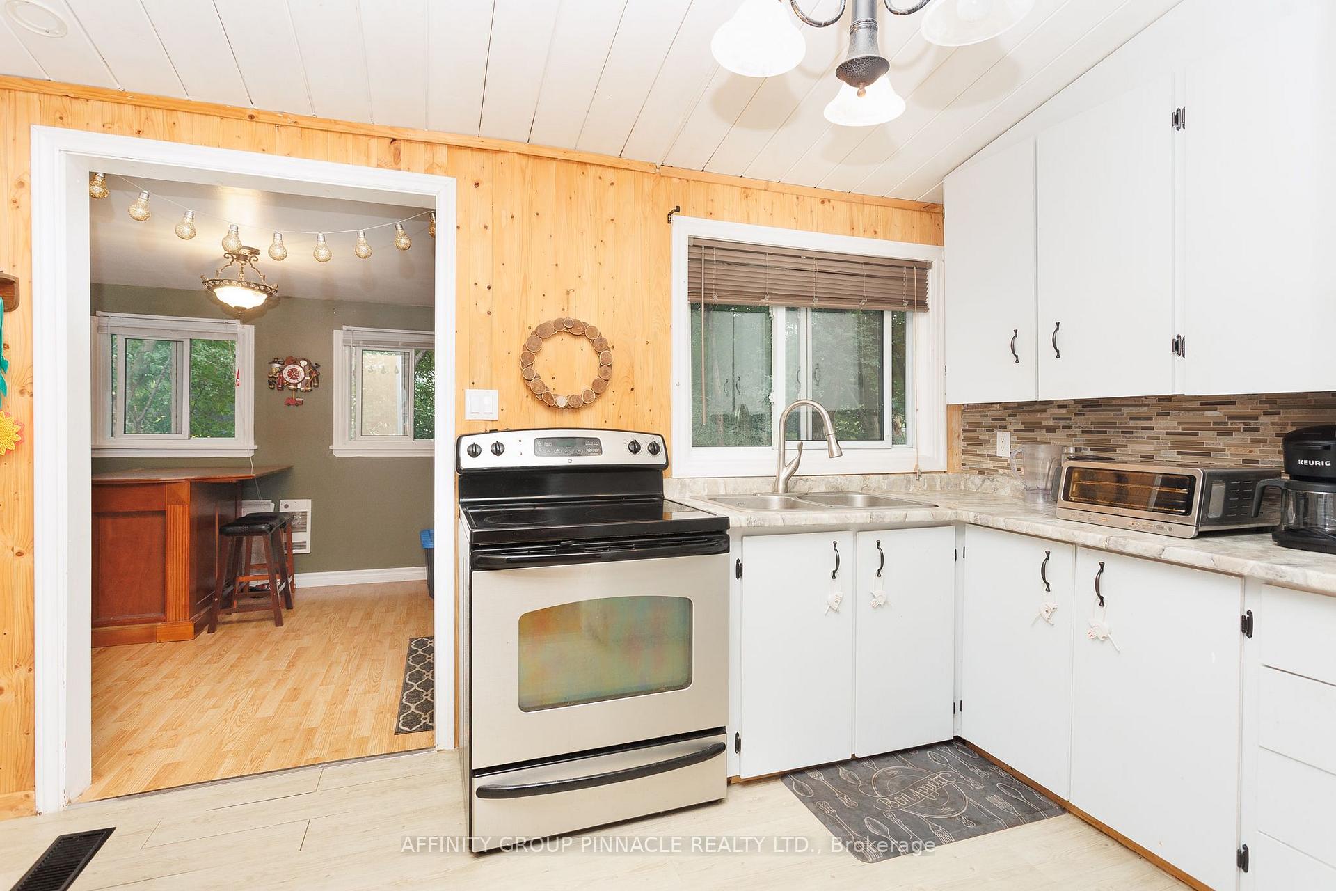 Photo 6 of 124 Cameron Drive, Kawartha Lakes, Fenelon — HOMEH