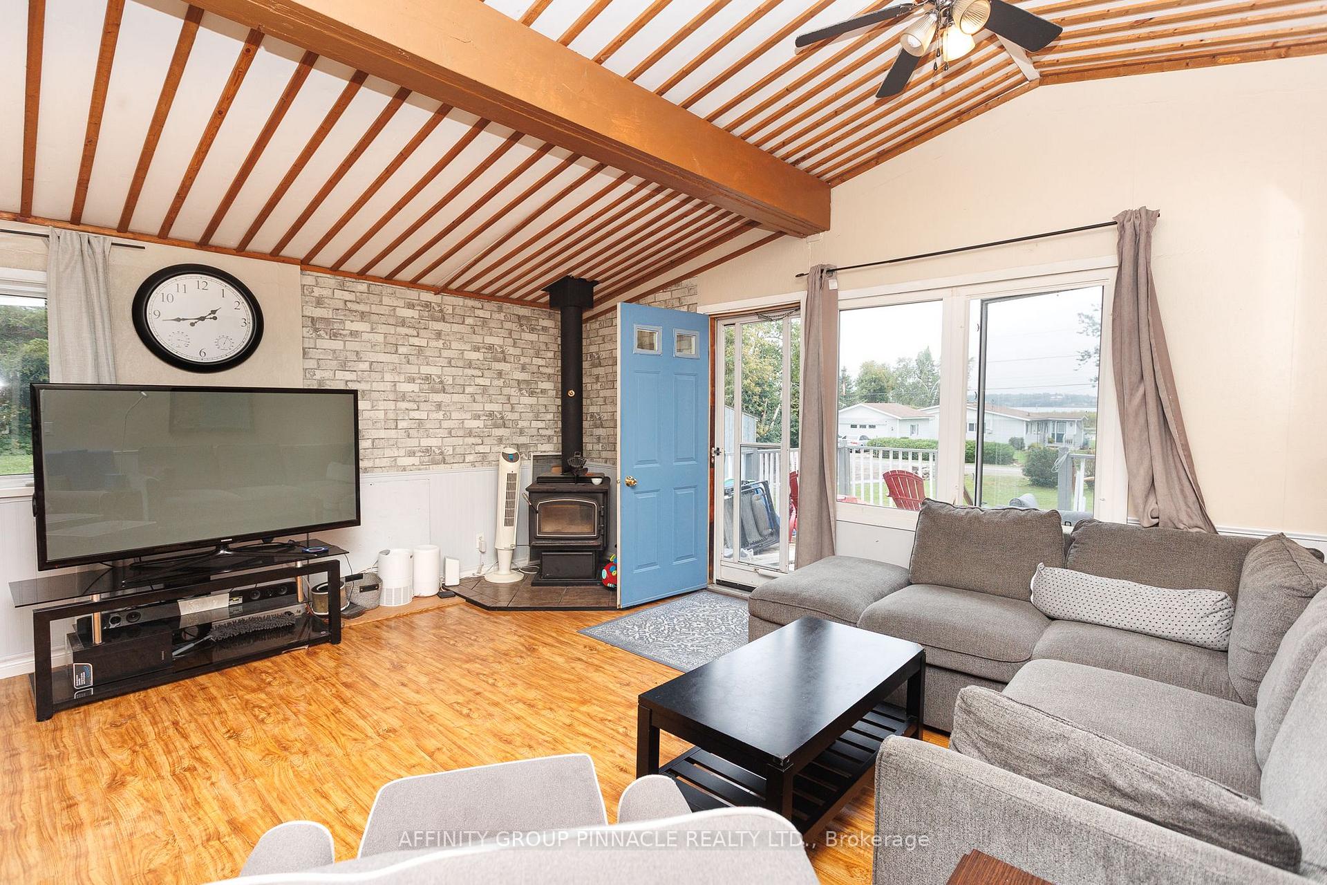 Photo 9 of 124 Cameron Drive, Kawartha Lakes, Fenelon — HOMEH