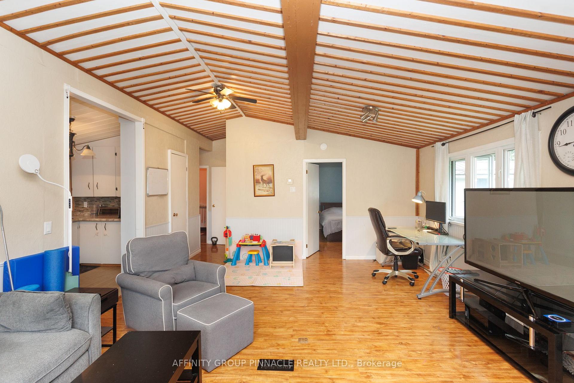 Photo 10 of 124 Cameron Drive, Kawartha Lakes, Fenelon — HOMEH