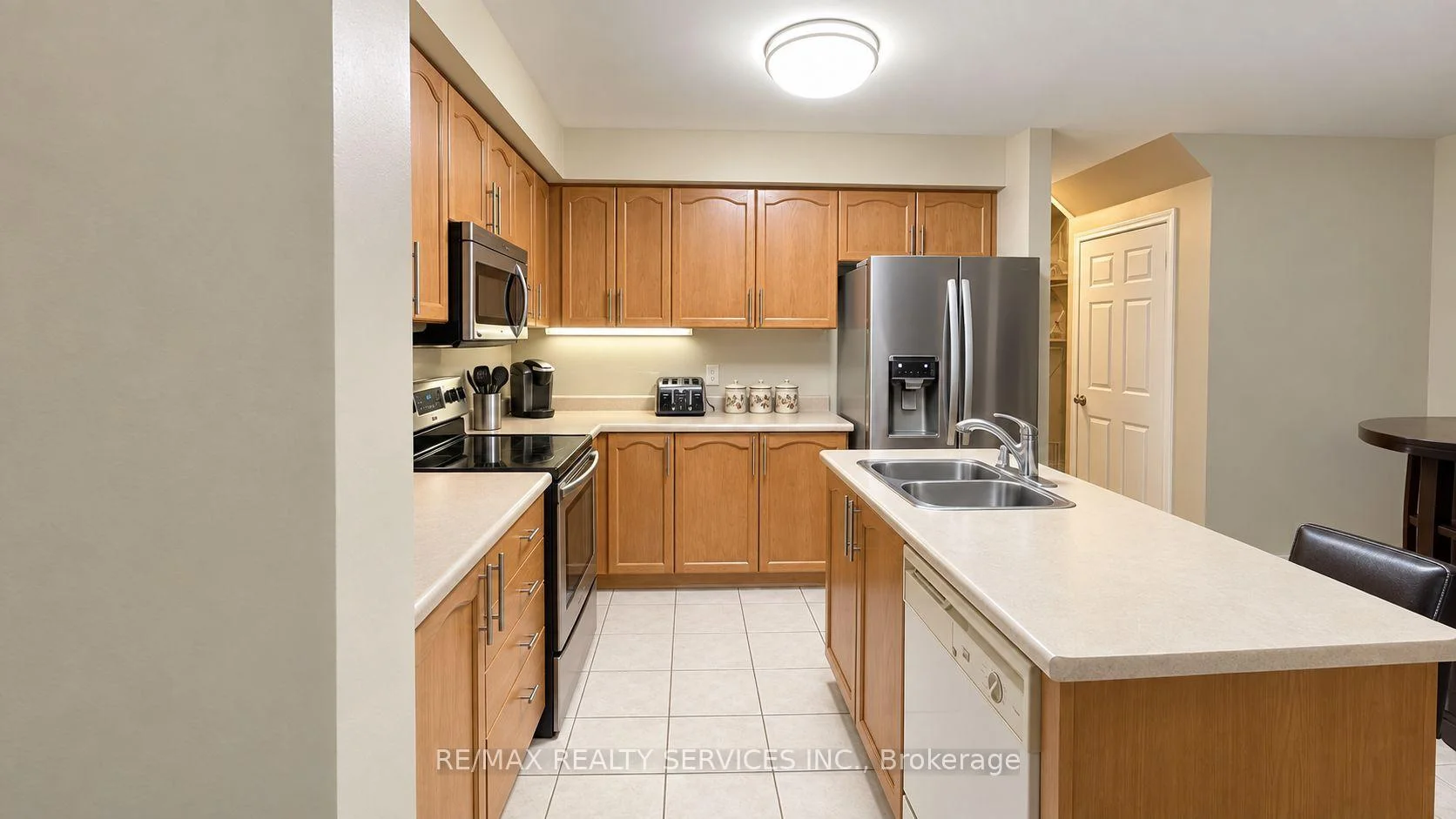 Photo 5 of 39 Cadillac Crescent, Brampton, Fletcher's Meadow — HOMEH