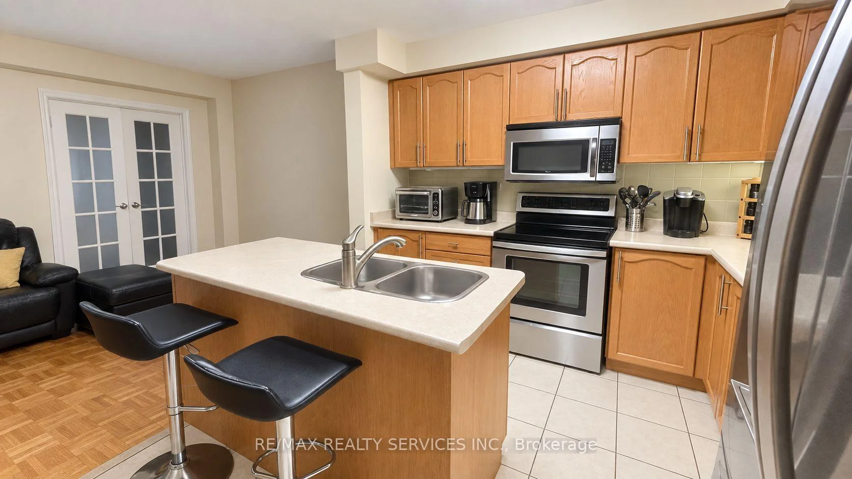 Photo 6 of 39 Cadillac Crescent, Brampton, Fletcher's Meadow — HOMEH