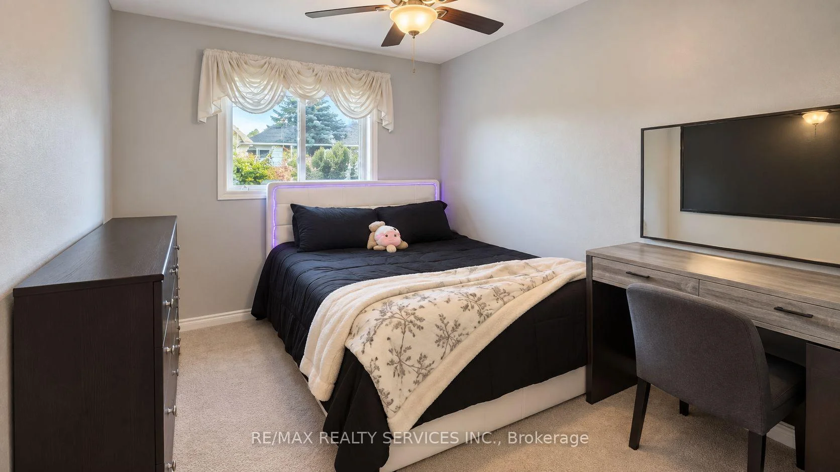 Photo 15 of 39 Cadillac Crescent, Brampton, Fletcher's Meadow — HOMEH