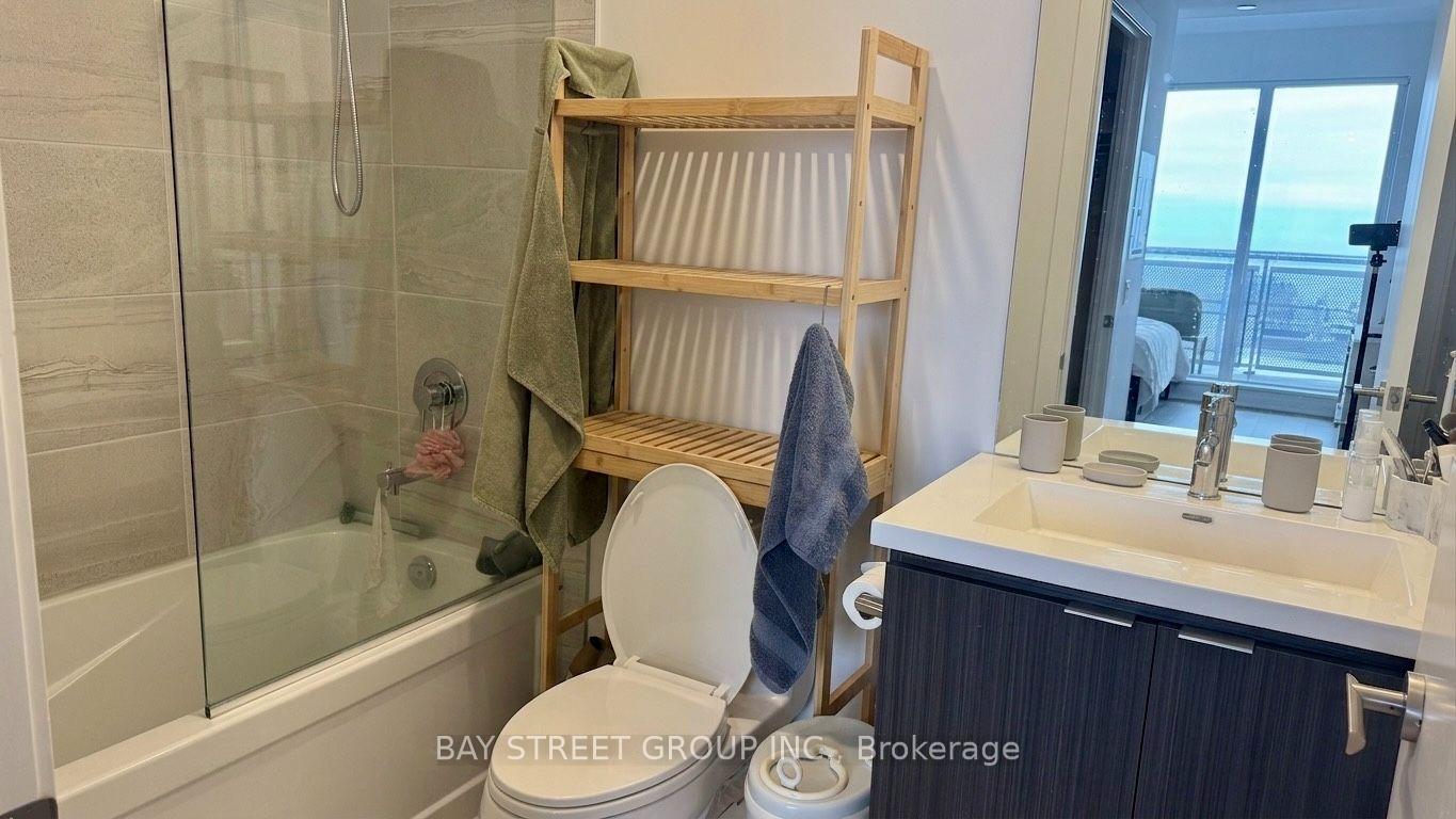 Photo 5 of Unit 5809, 55 Cooper Street, Toronto, Waterfront Communities — HOMEH