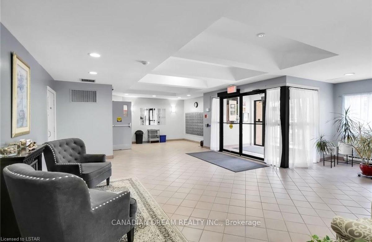 Photo 3 of Unit 803, 860 Commissioners Road E, London, South H — HOMEH