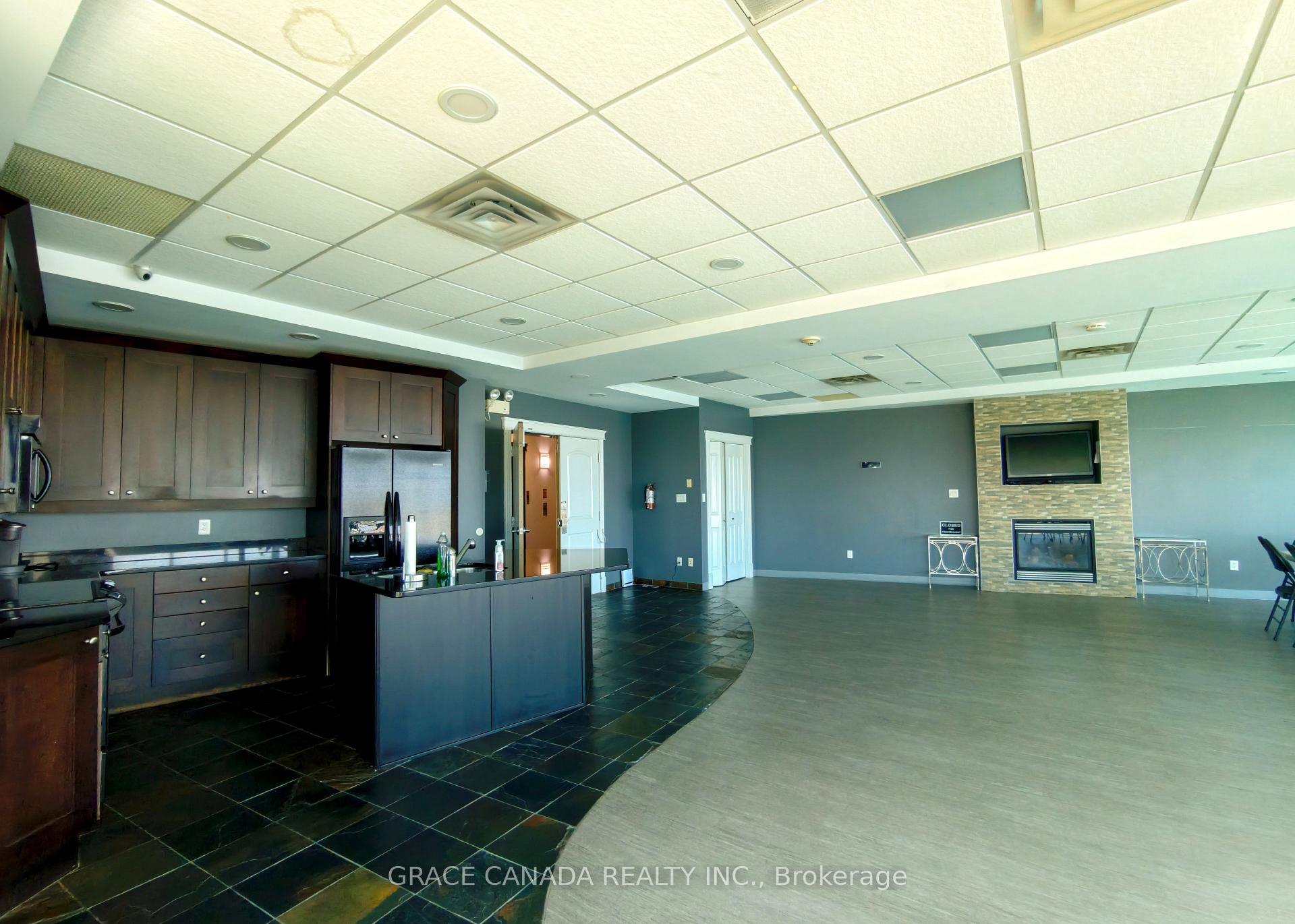 Photo 5 of Unit 504, 1225 Riverside Drive W, Windsor — HOMEH