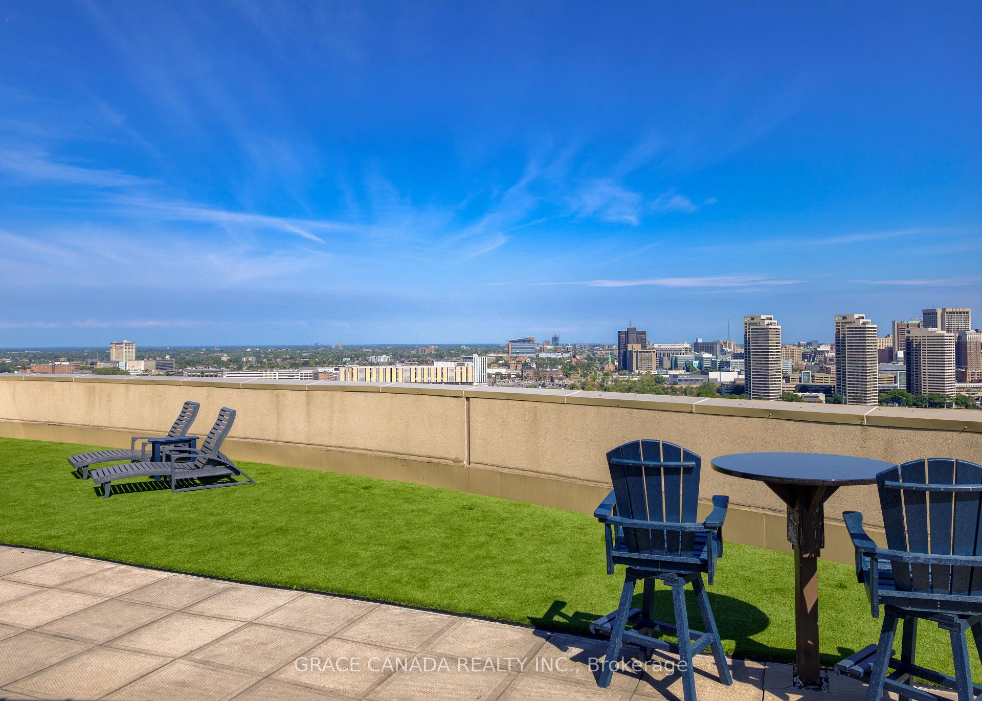 Photo 7 of Unit 504, 1225 Riverside Drive W, Windsor — HOMEH