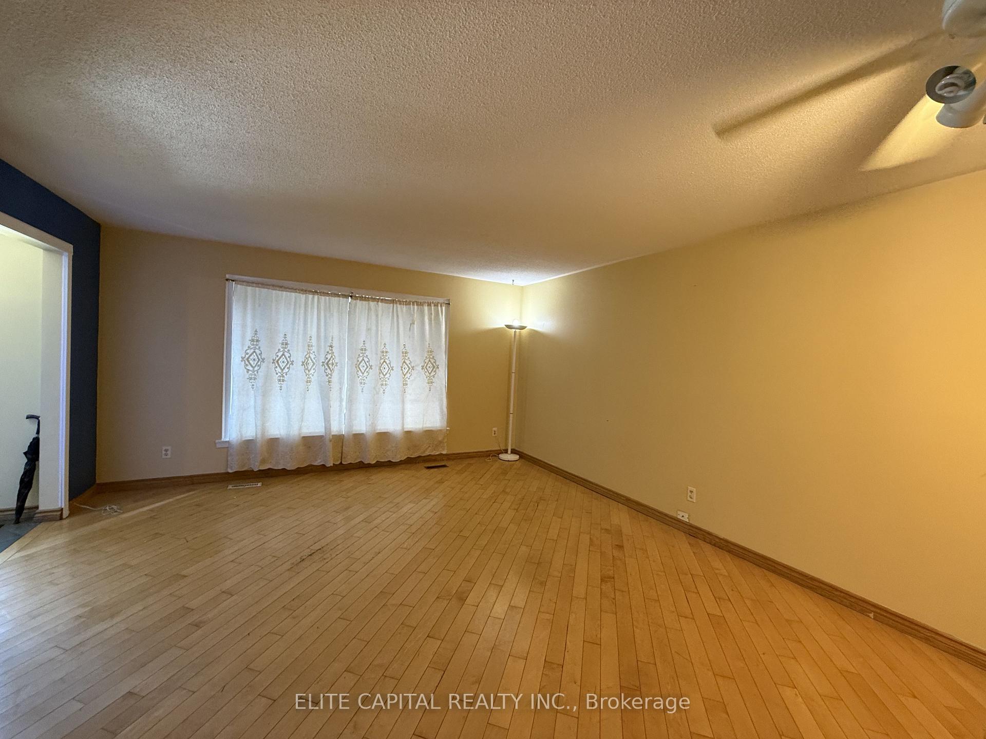 Photo 2 of 332 Burrows Hall Boulevard, Scarborough, Malvern — HOMEH