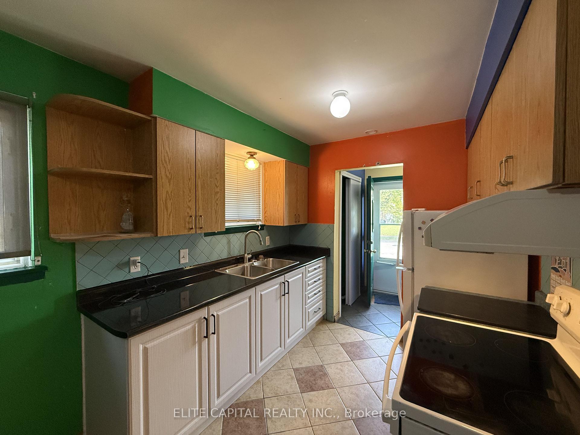 Photo 3 of 332 Burrows Hall Boulevard, Scarborough, Malvern — HOMEH