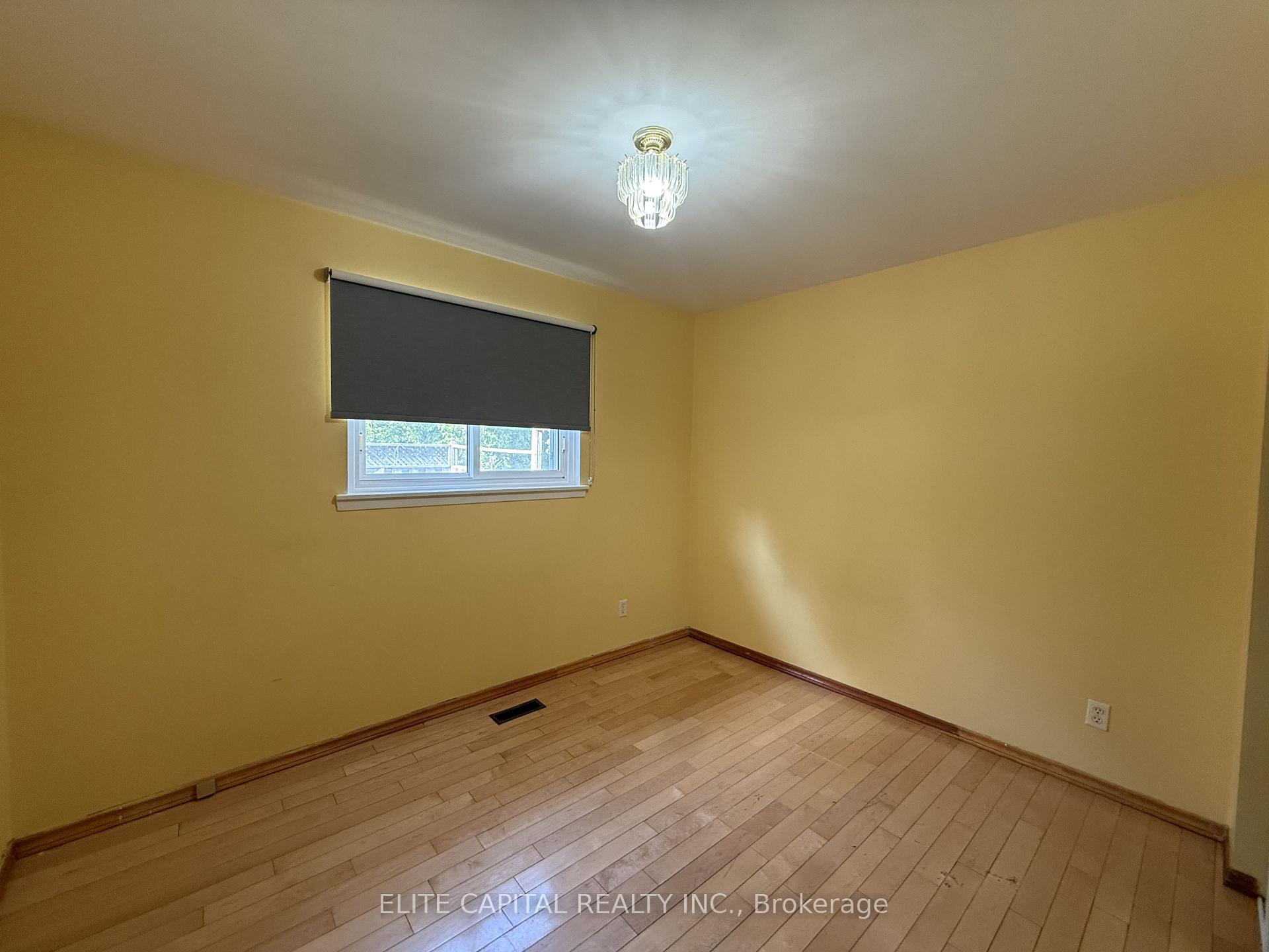 Photo 5 of 332 Burrows Hall Boulevard, Scarborough, Malvern — HOMEH