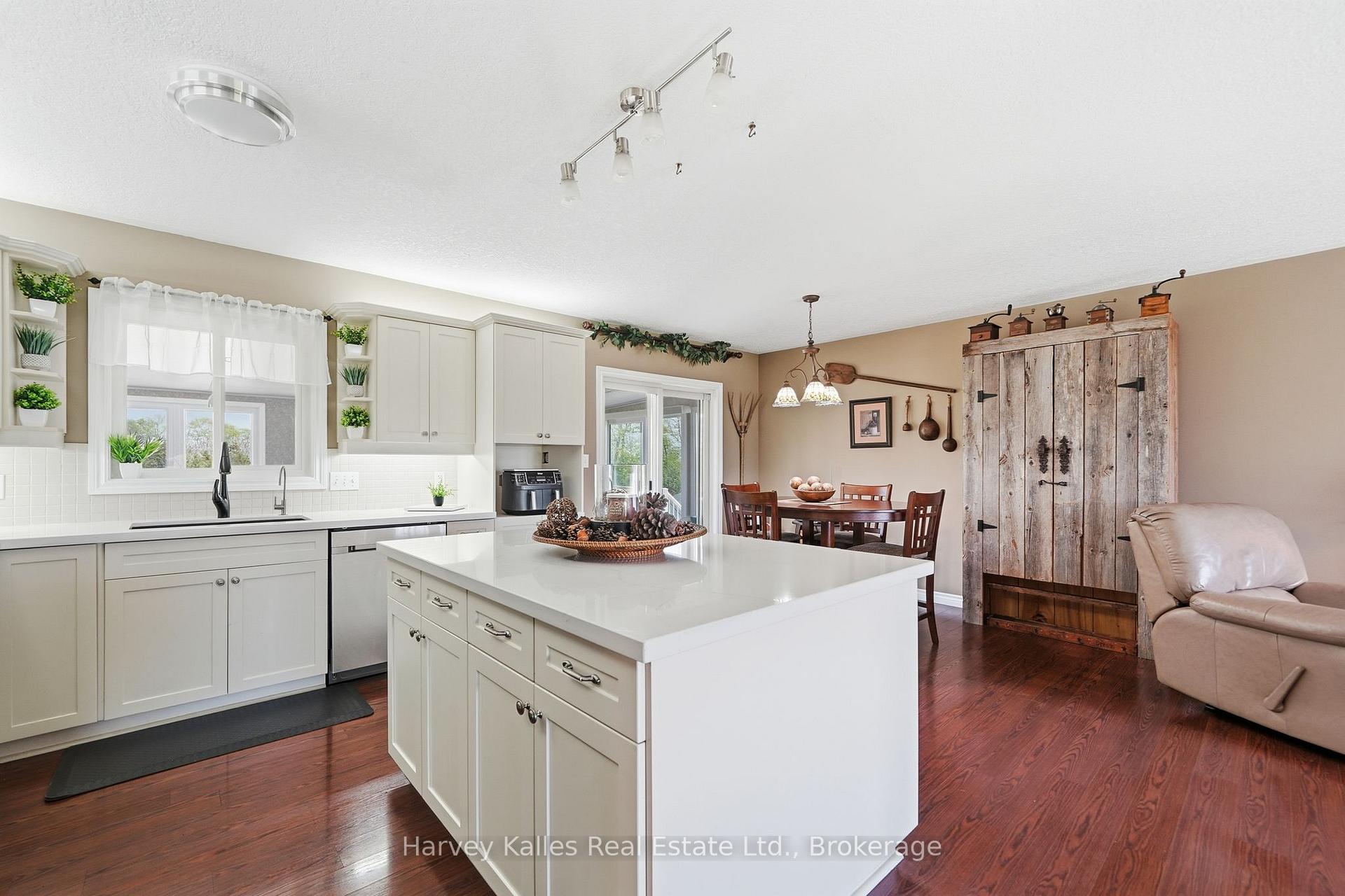 Photo 11 of 289 Kings Road, Prince Edward County, Athol Ward — HOMEH