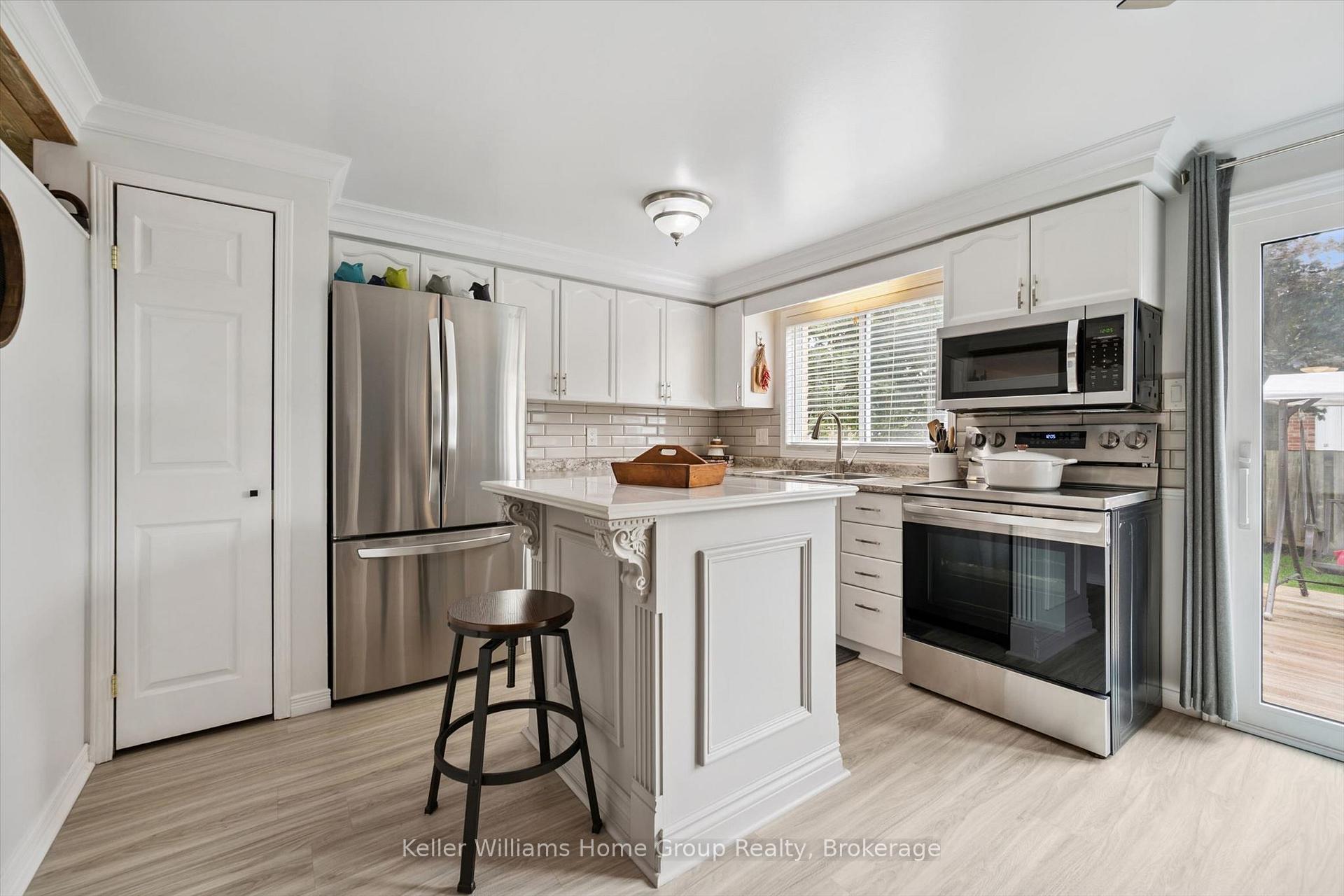 Photo 14 of 443 Flannery Drive, Centre Wellington, Fergus — HOMEH