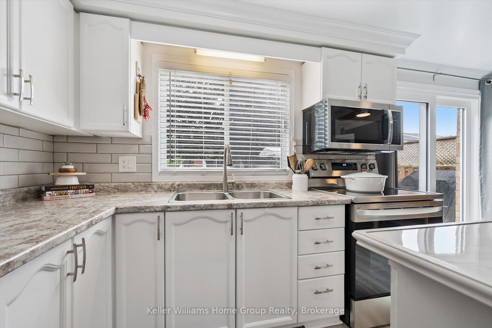 Photo 16 of 443 Flannery Drive, Centre Wellington, Fergus — HOMEH
