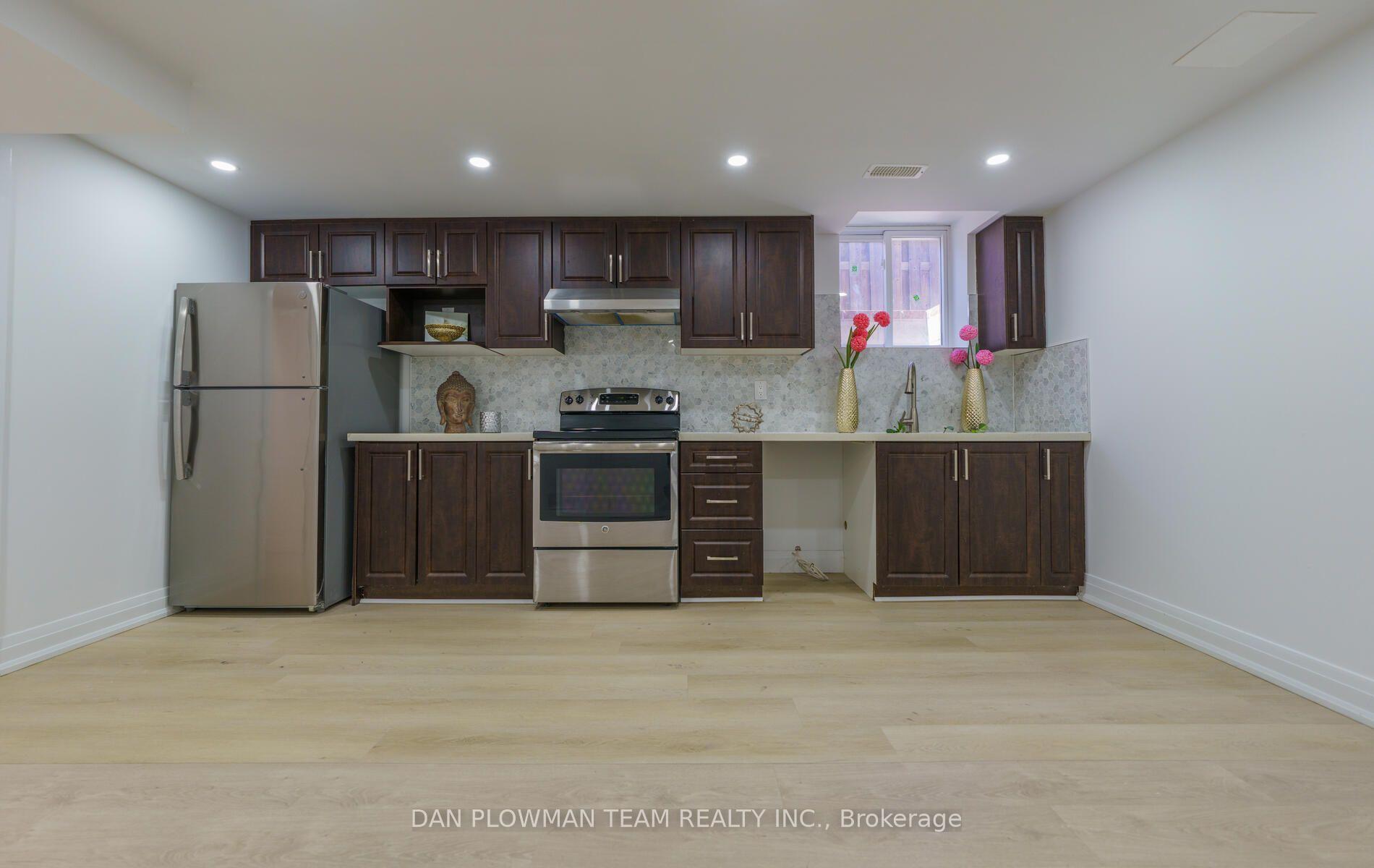 Photo 2 of 10 Pardon Avenue, Whitby, Williamsburg — HOMEH
