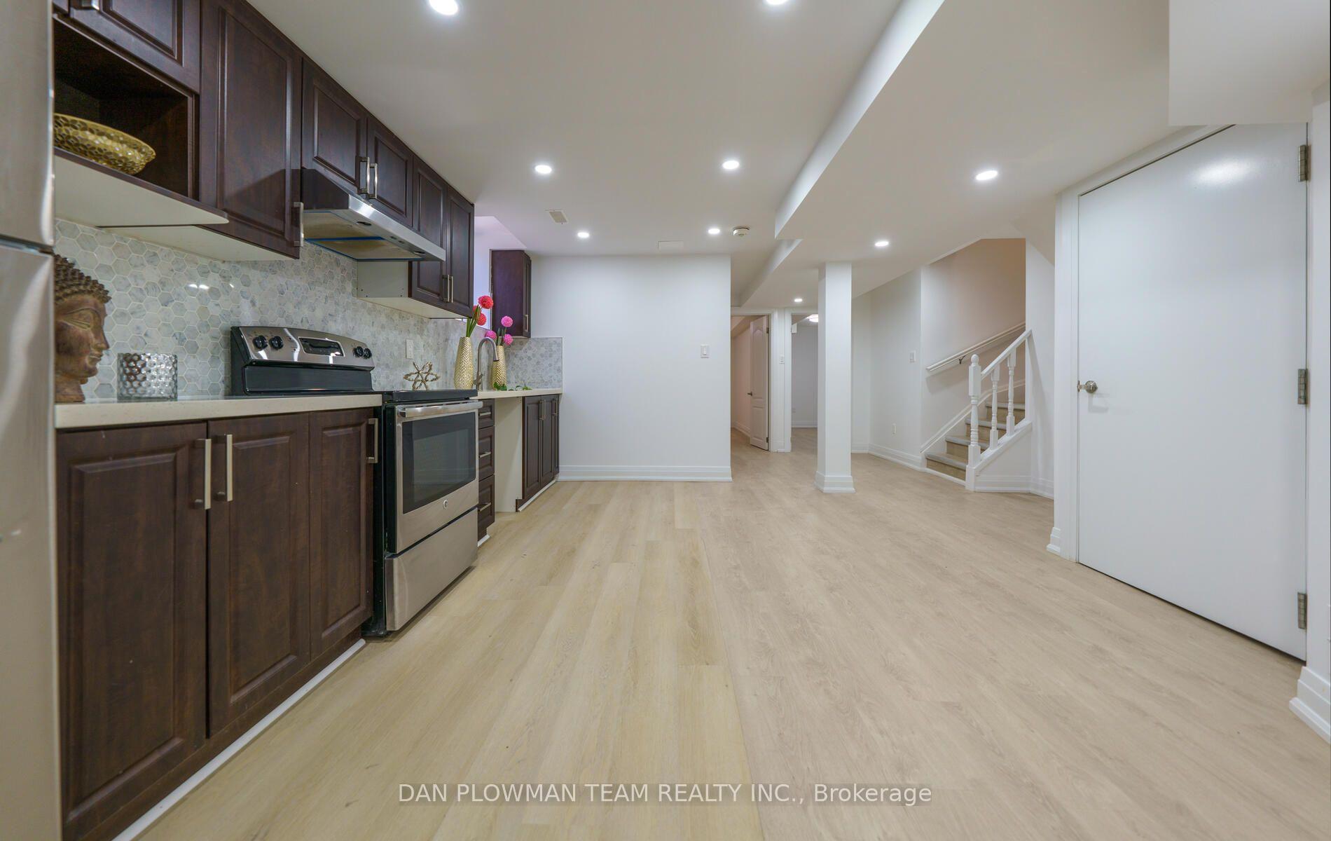 Photo 3 of 10 Pardon Avenue, Whitby, Williamsburg — HOMEH