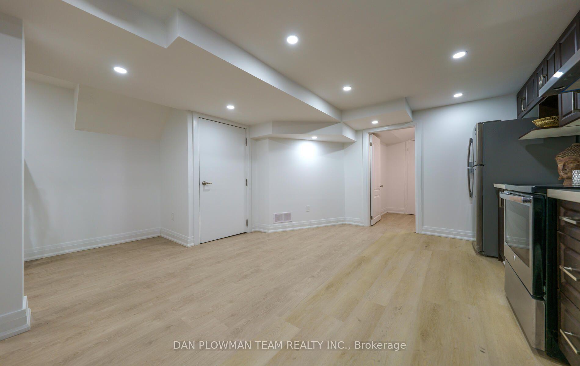Photo 4 of 10 Pardon Avenue, Whitby, Williamsburg — HOMEH