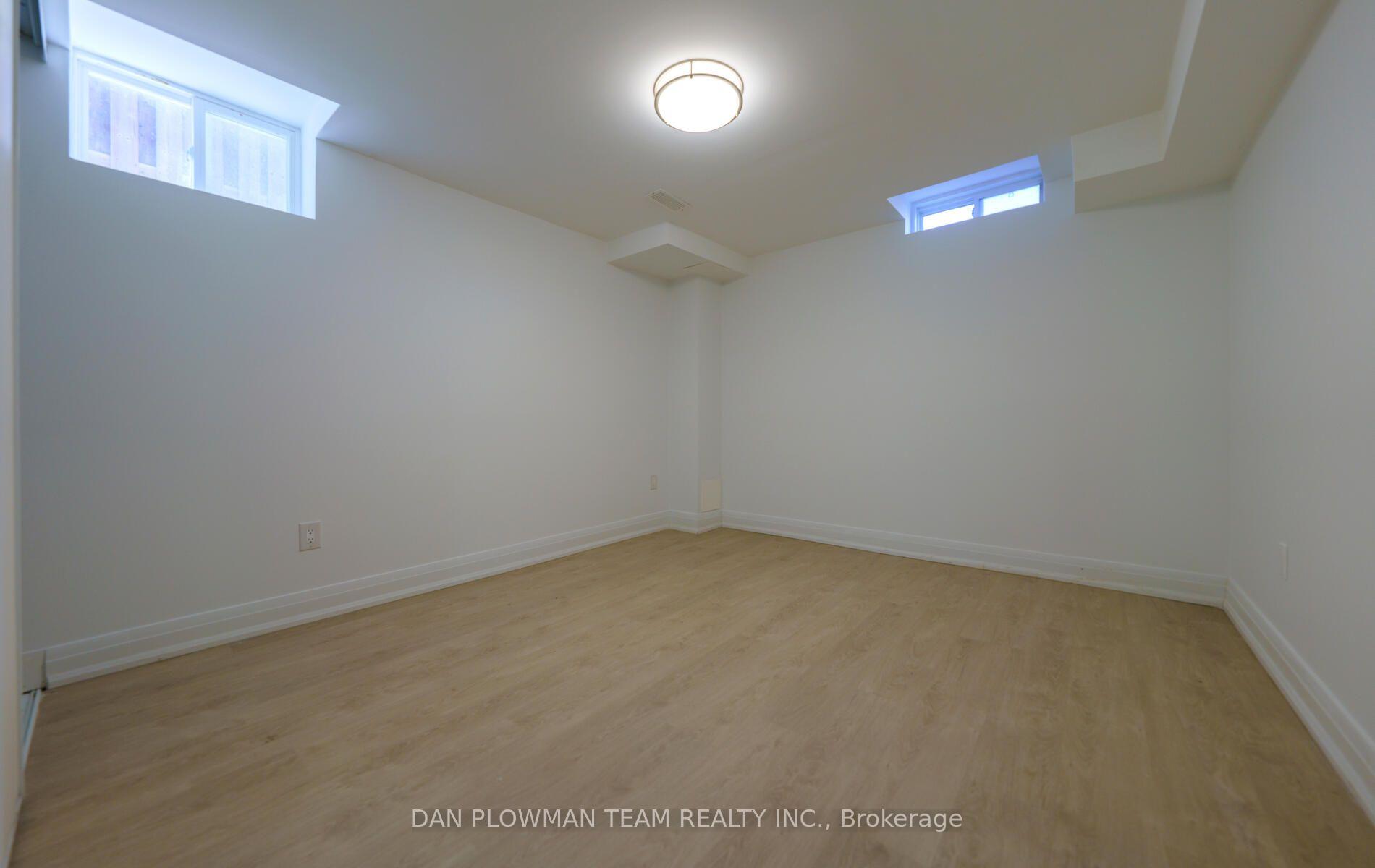 Photo 6 of 10 Pardon Avenue, Whitby, Williamsburg — HOMEH