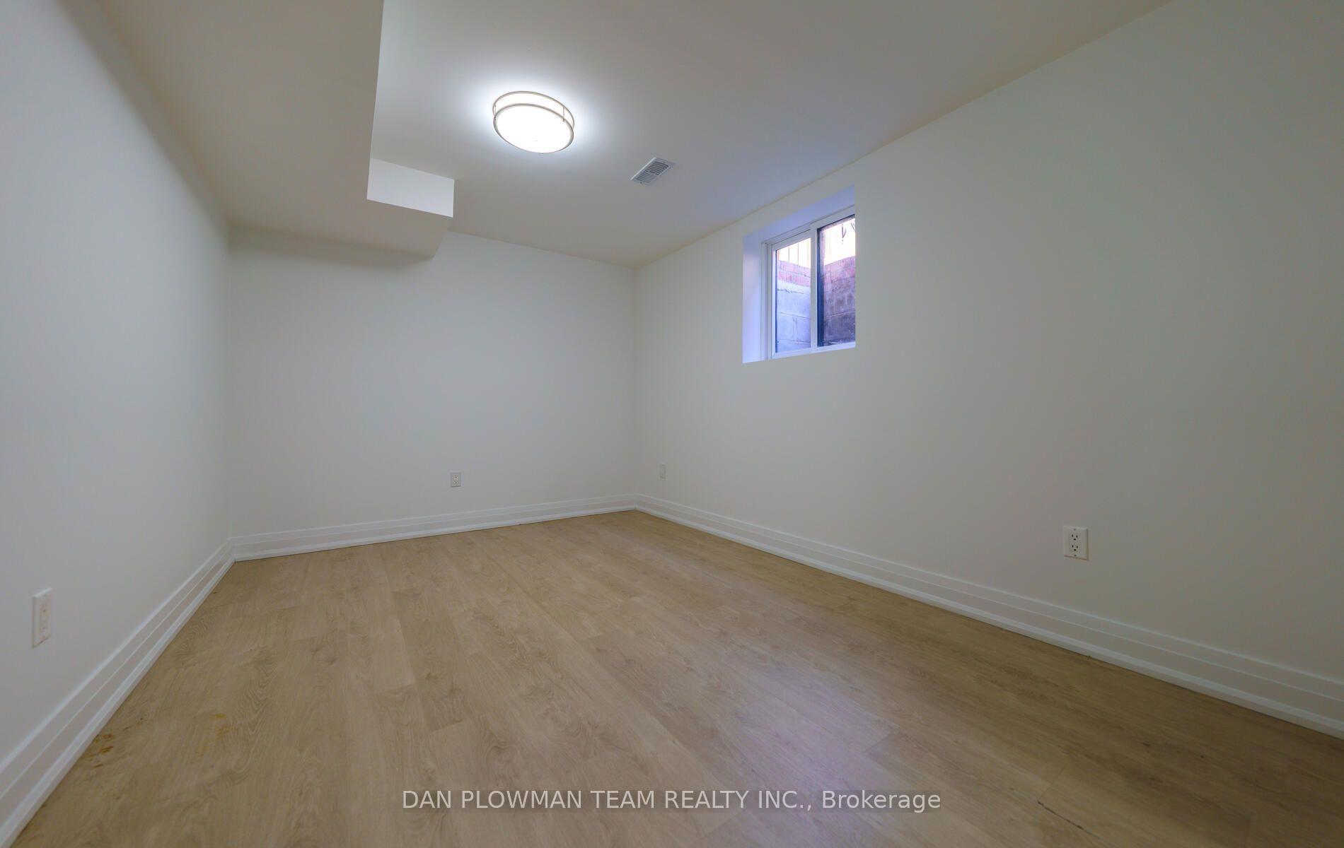 Photo 7 of 10 Pardon Avenue, Whitby, Williamsburg — HOMEH