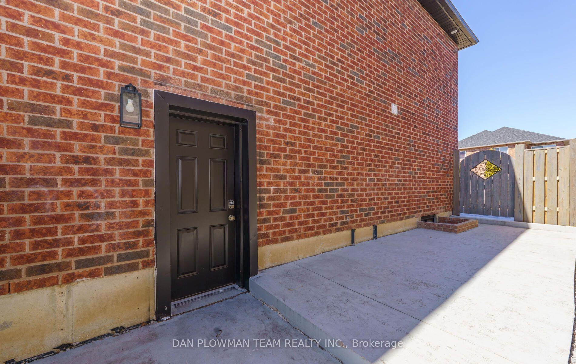 Photo 10 of 10 Pardon Avenue, Whitby, Williamsburg — HOMEH