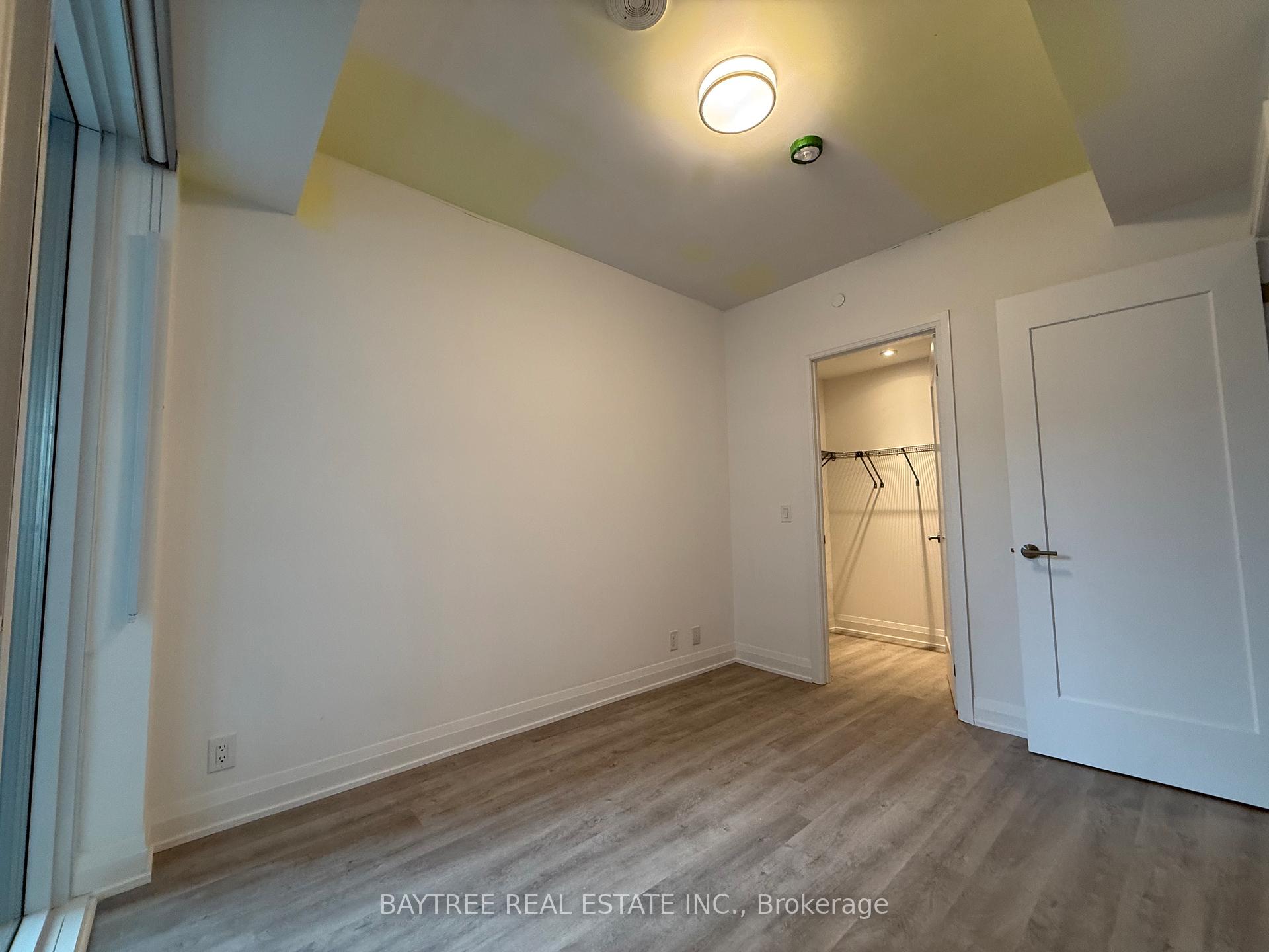 Photo of Unit 902, 65 Broadway Avenue