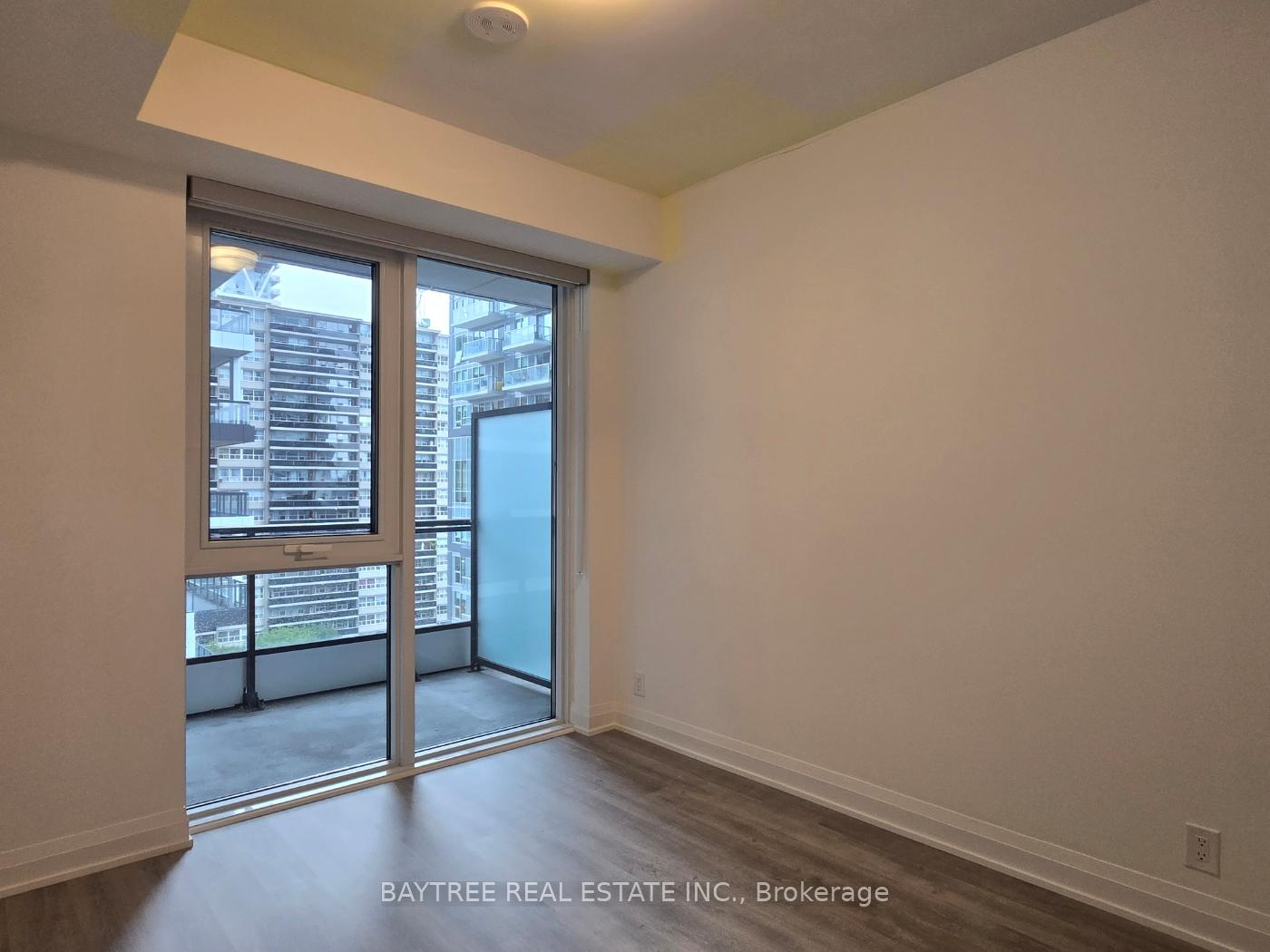 Photo 4 of Unit 902, 65 Broadway Avenue, Toronto, Mount Pleasant West — HOMEH