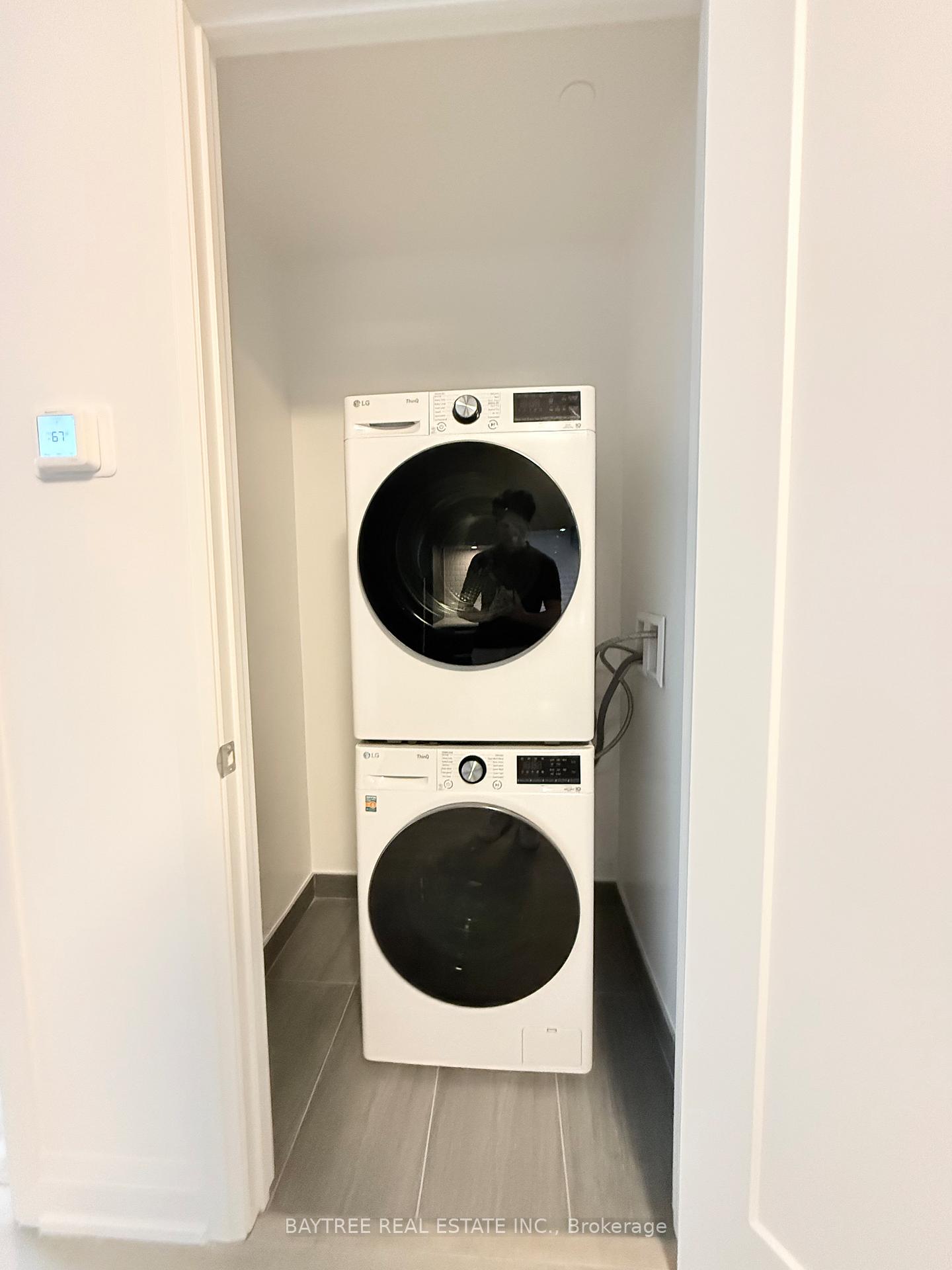 Photo 7 of Unit 902, 65 Broadway Avenue, Toronto, Mount Pleasant West — HOMEH