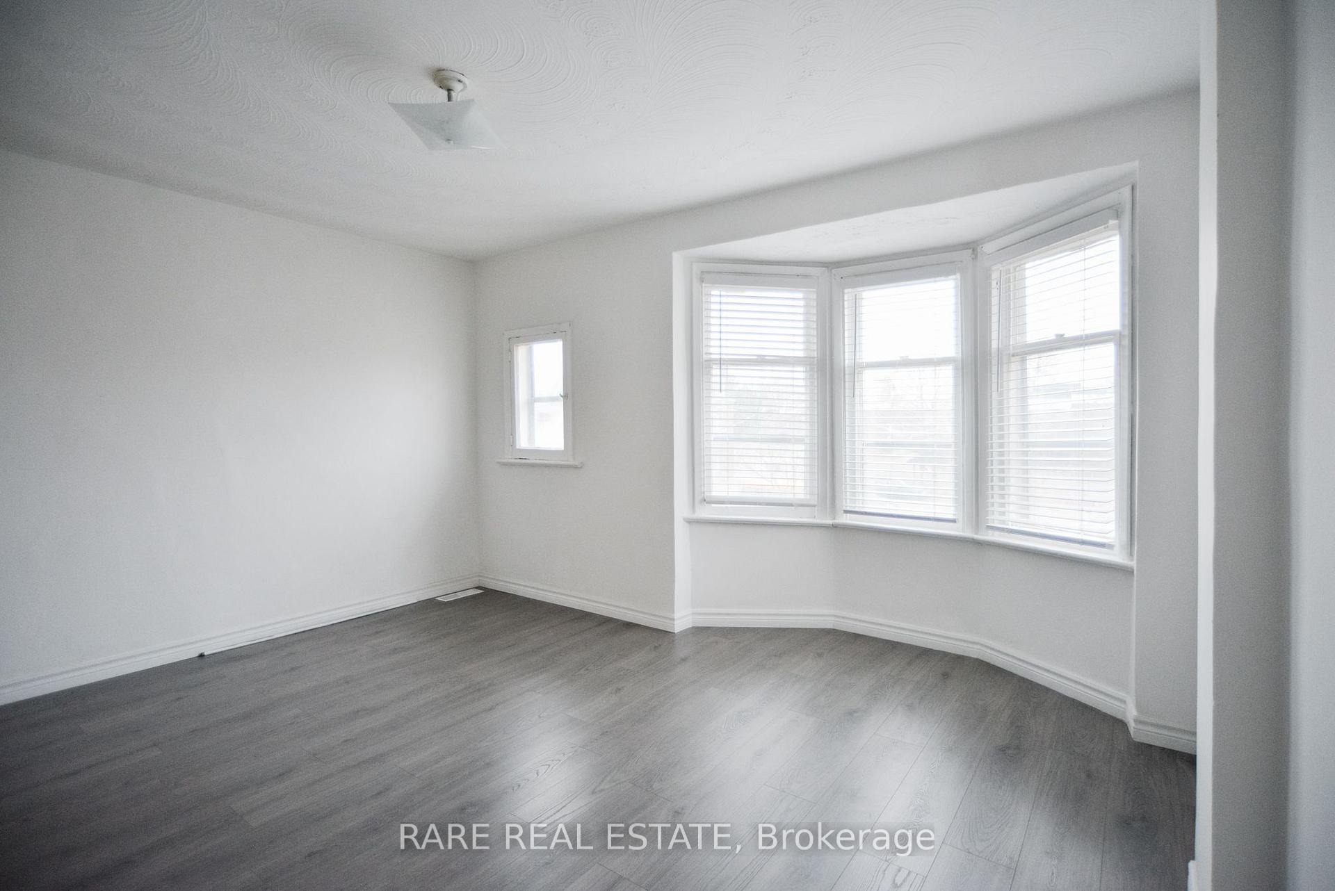 Photo 2 of Unit Upper, 32 Garnet Avenue, Toronto, Dovercourt-Wallace Emerson-Junction — HOMEH