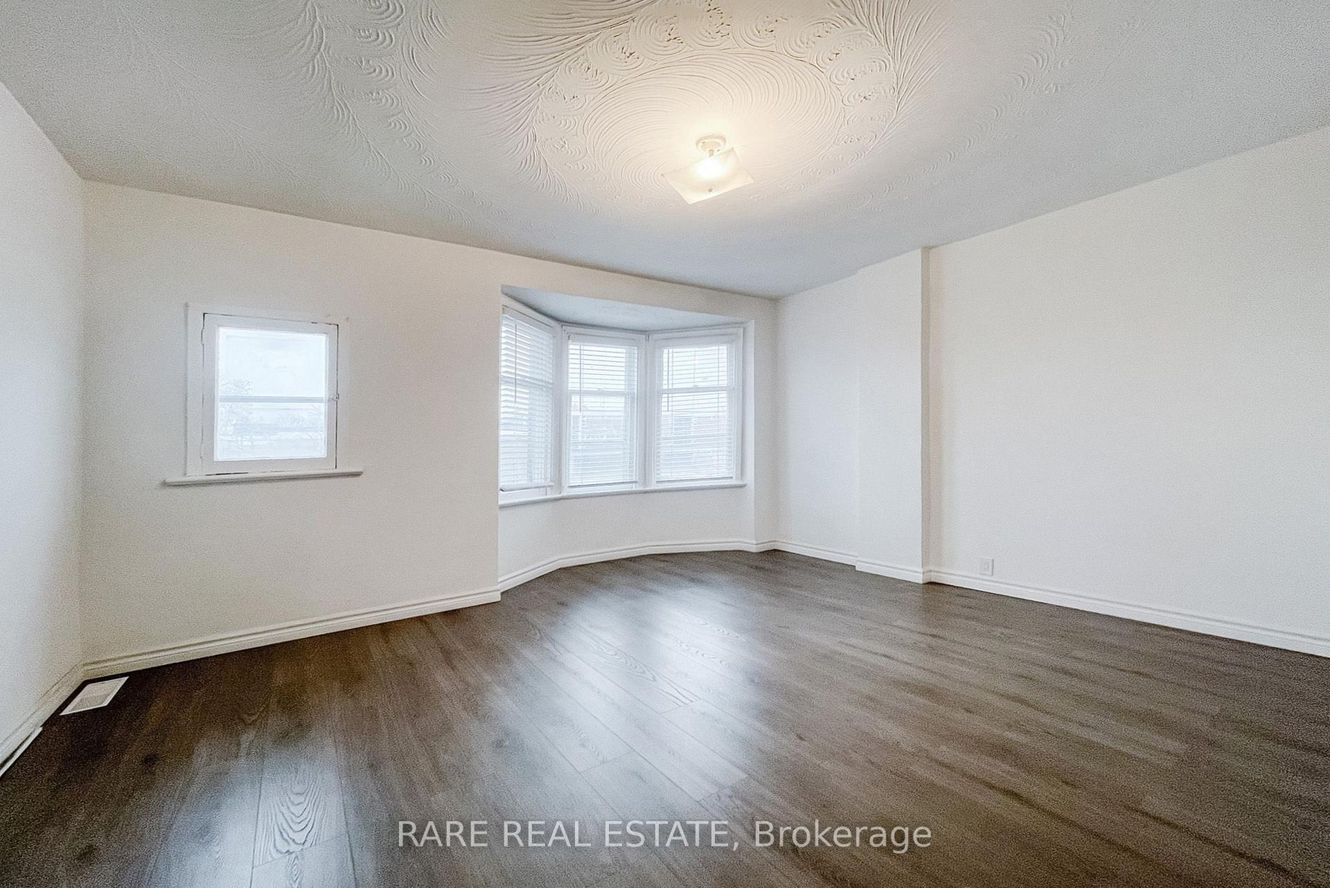Photo 3 of Unit Upper, 32 Garnet Avenue, Toronto, Dovercourt-Wallace Emerson-Junction — HOMEH