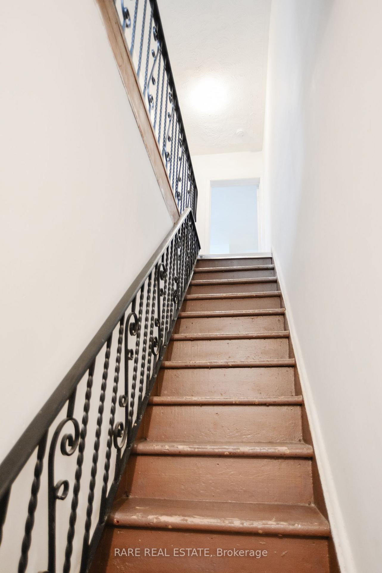Photo 9 of Unit Upper, 32 Garnet Avenue, Toronto, Dovercourt-Wallace Emerson-Junction — HOMEH