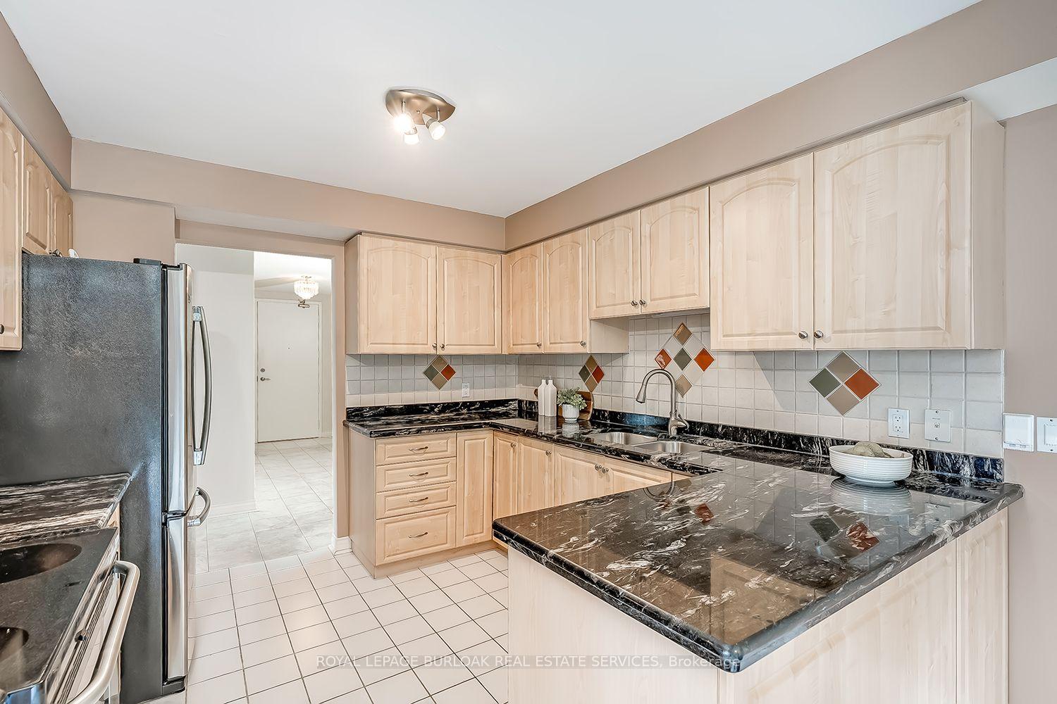 Photo 13 of Unit 304, 2190 Lakeshore Road, Burlington, Brant — HOMEH