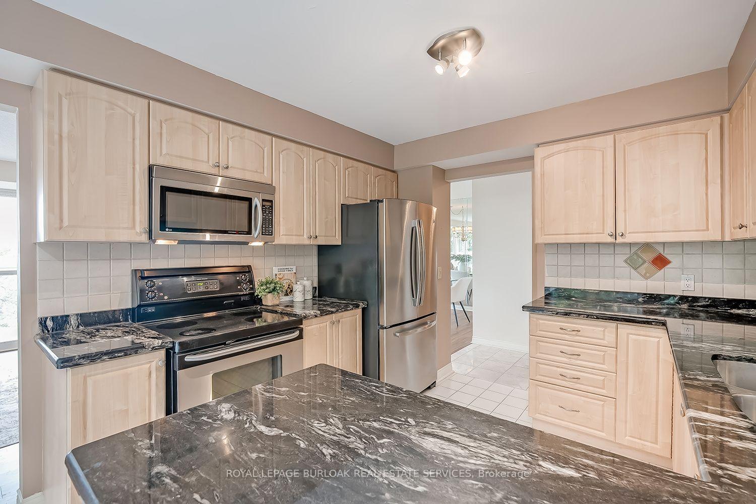Photo 14 of Unit 304, 2190 Lakeshore Road, Burlington, Brant — HOMEH